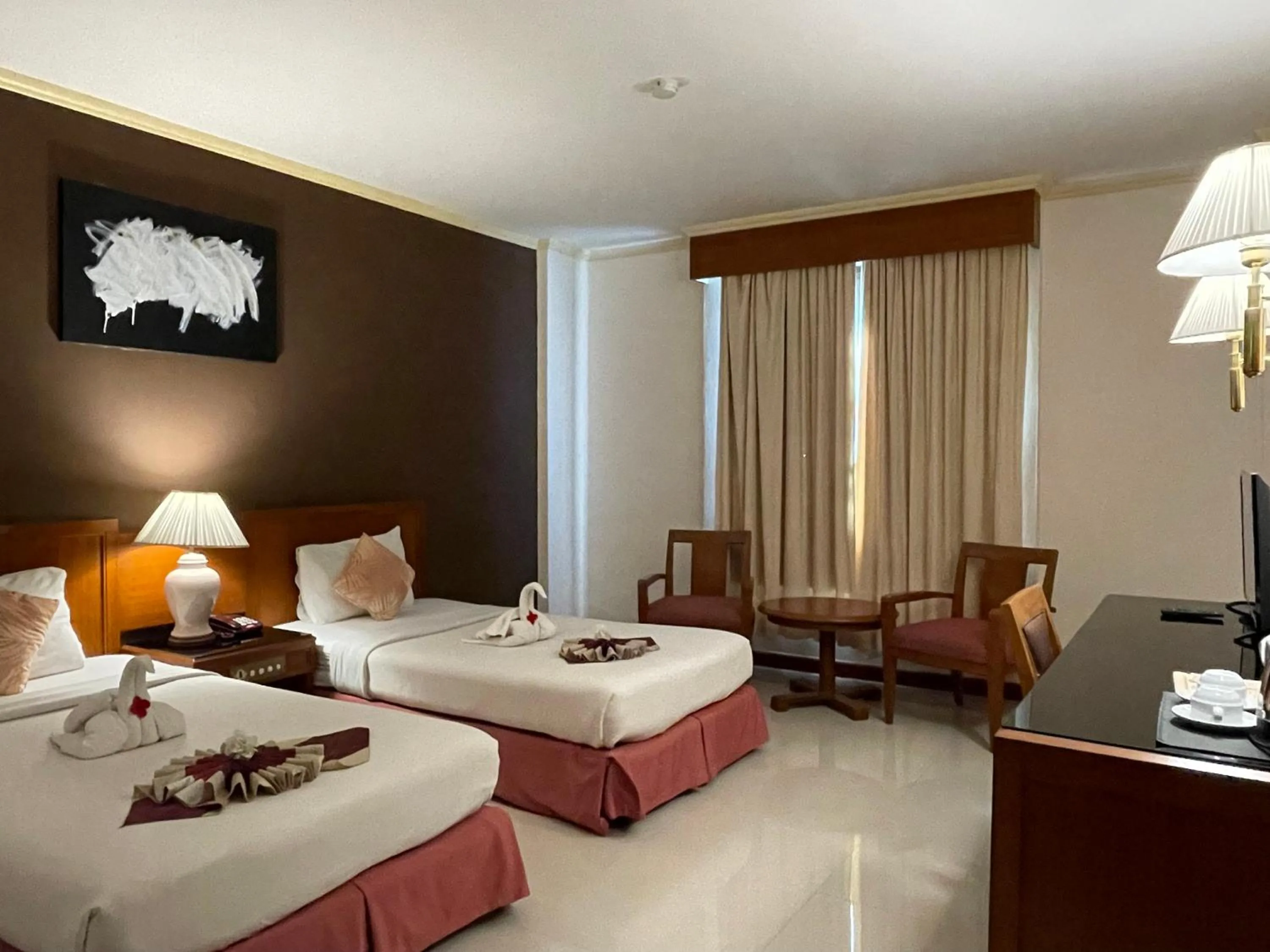 Bed in Songphanburi Hotel