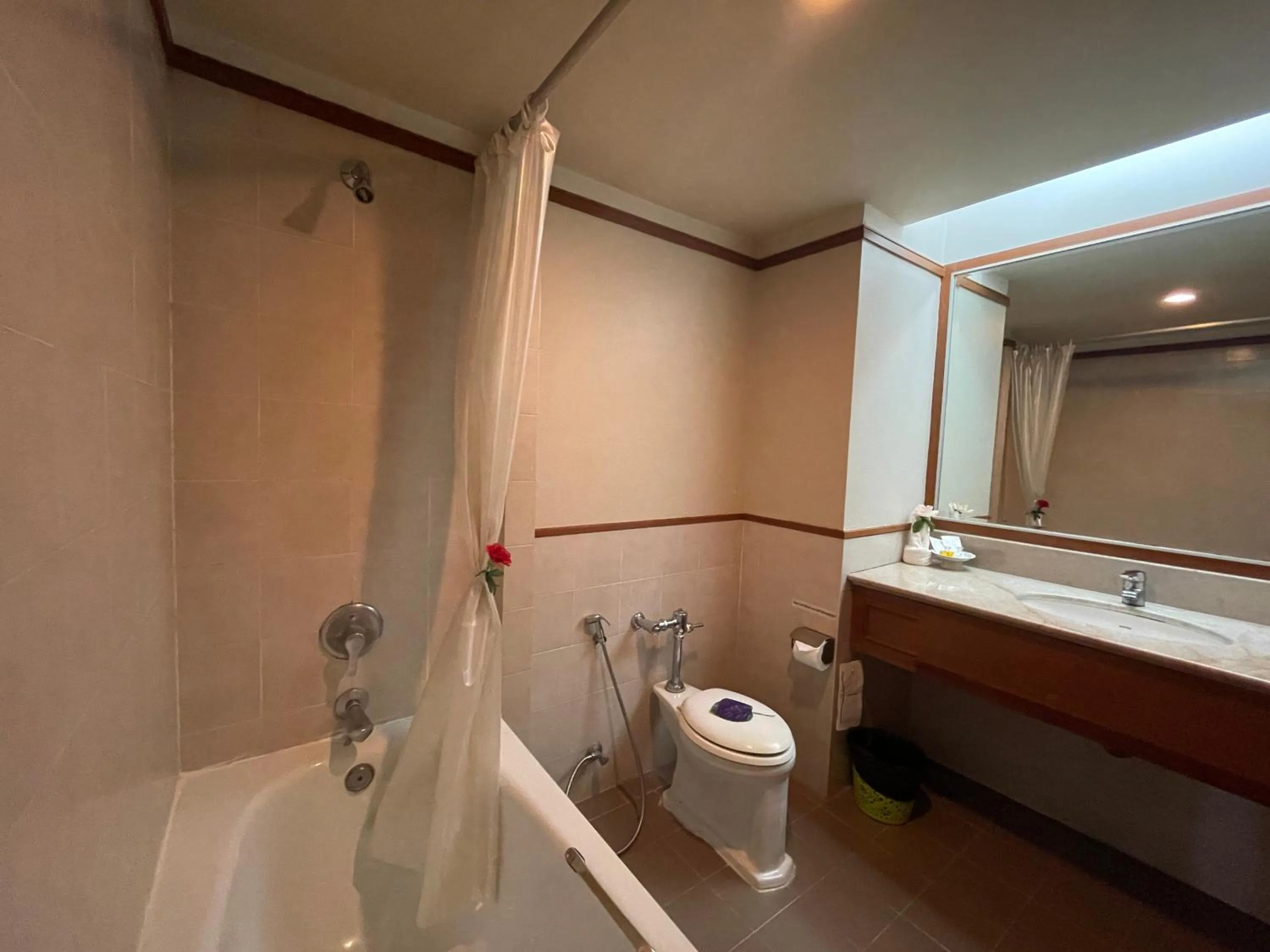 Bathroom in Songphanburi Hotel