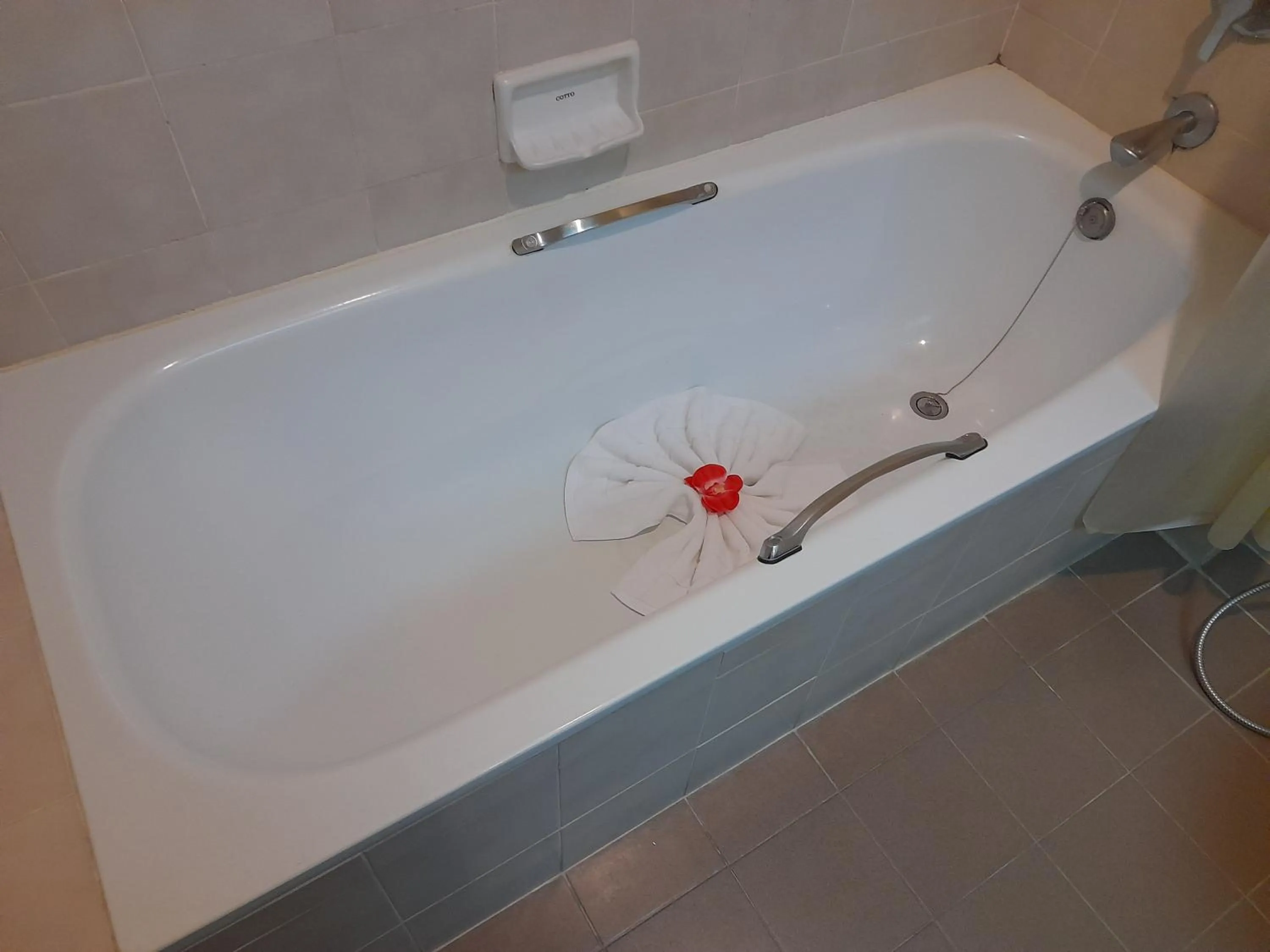 Bath in Songphanburi Hotel