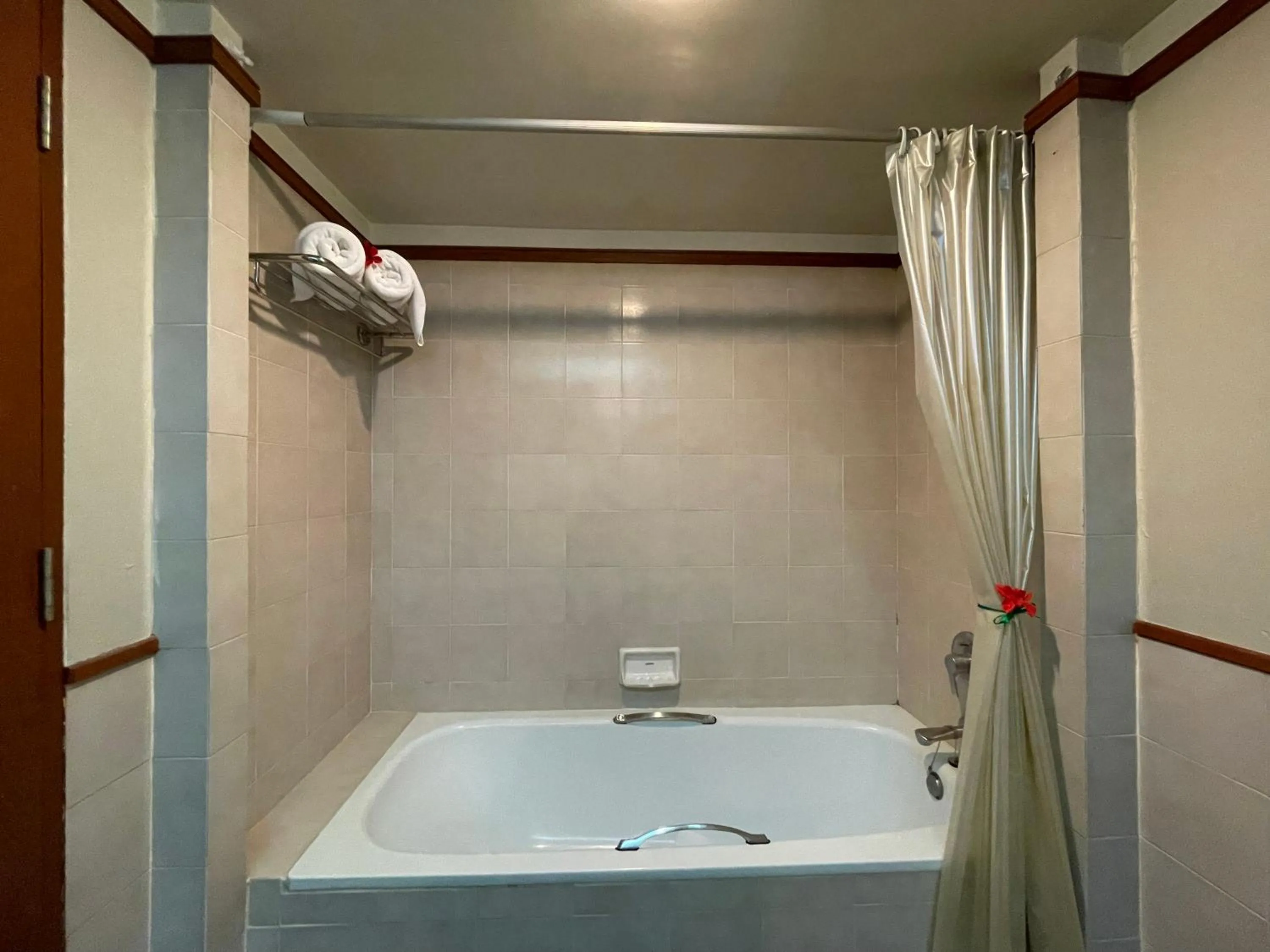 Bath in Songphanburi Hotel