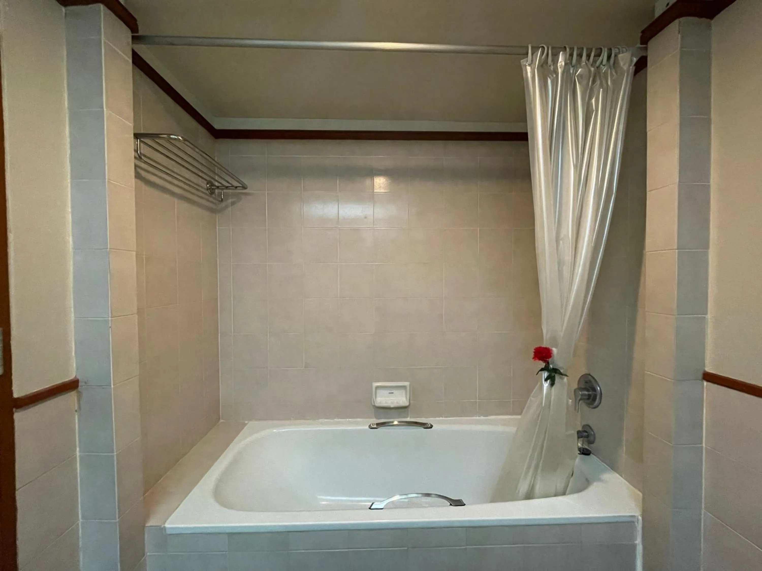 Bath in Songphanburi Hotel