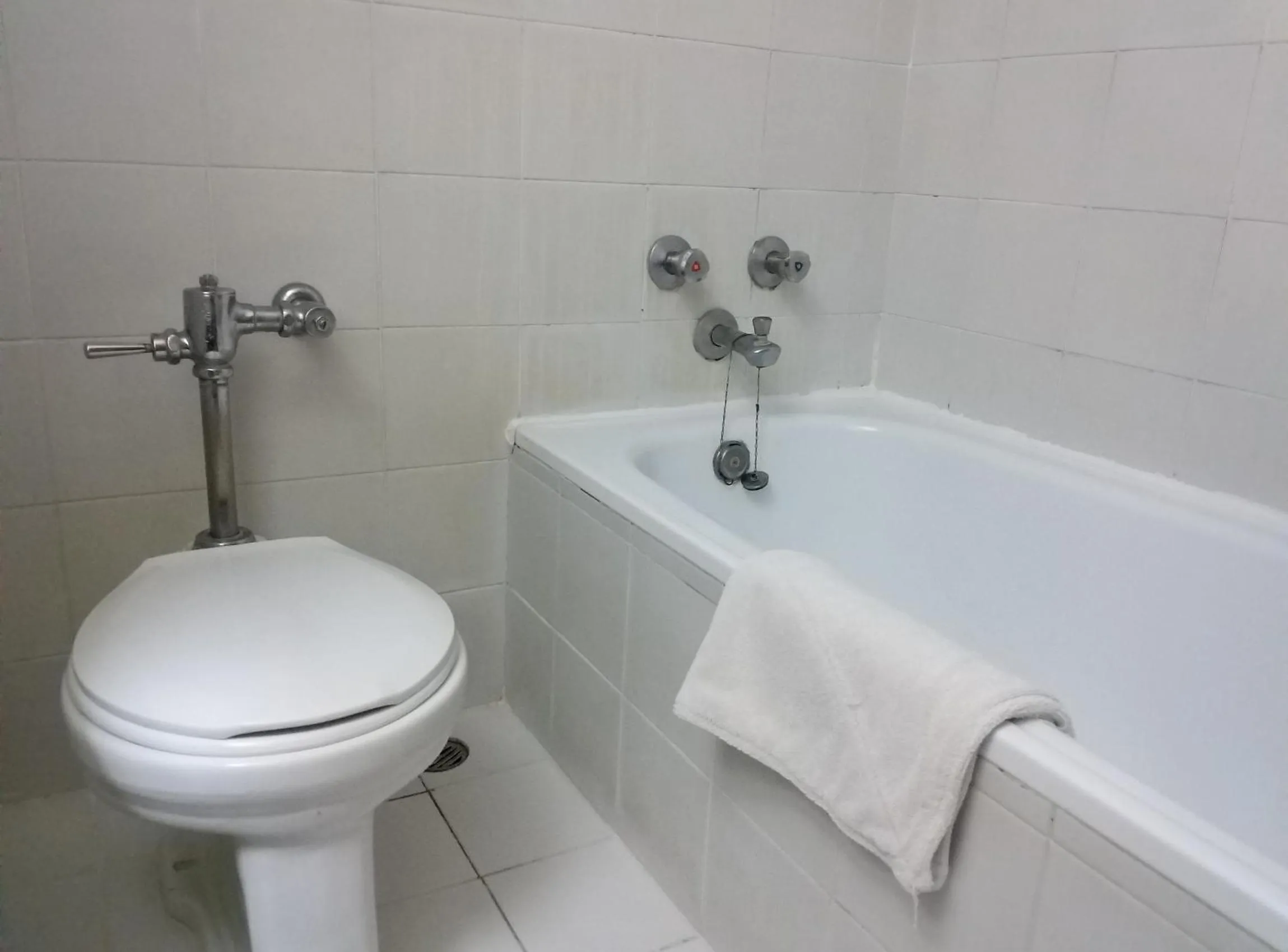 Bath in Songphanburi Hotel