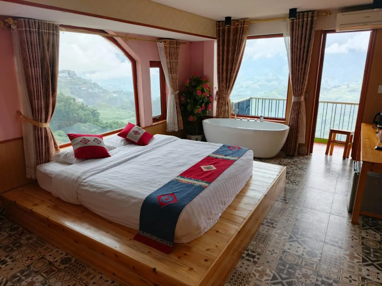 Bed in Sapa Scenery Hotel