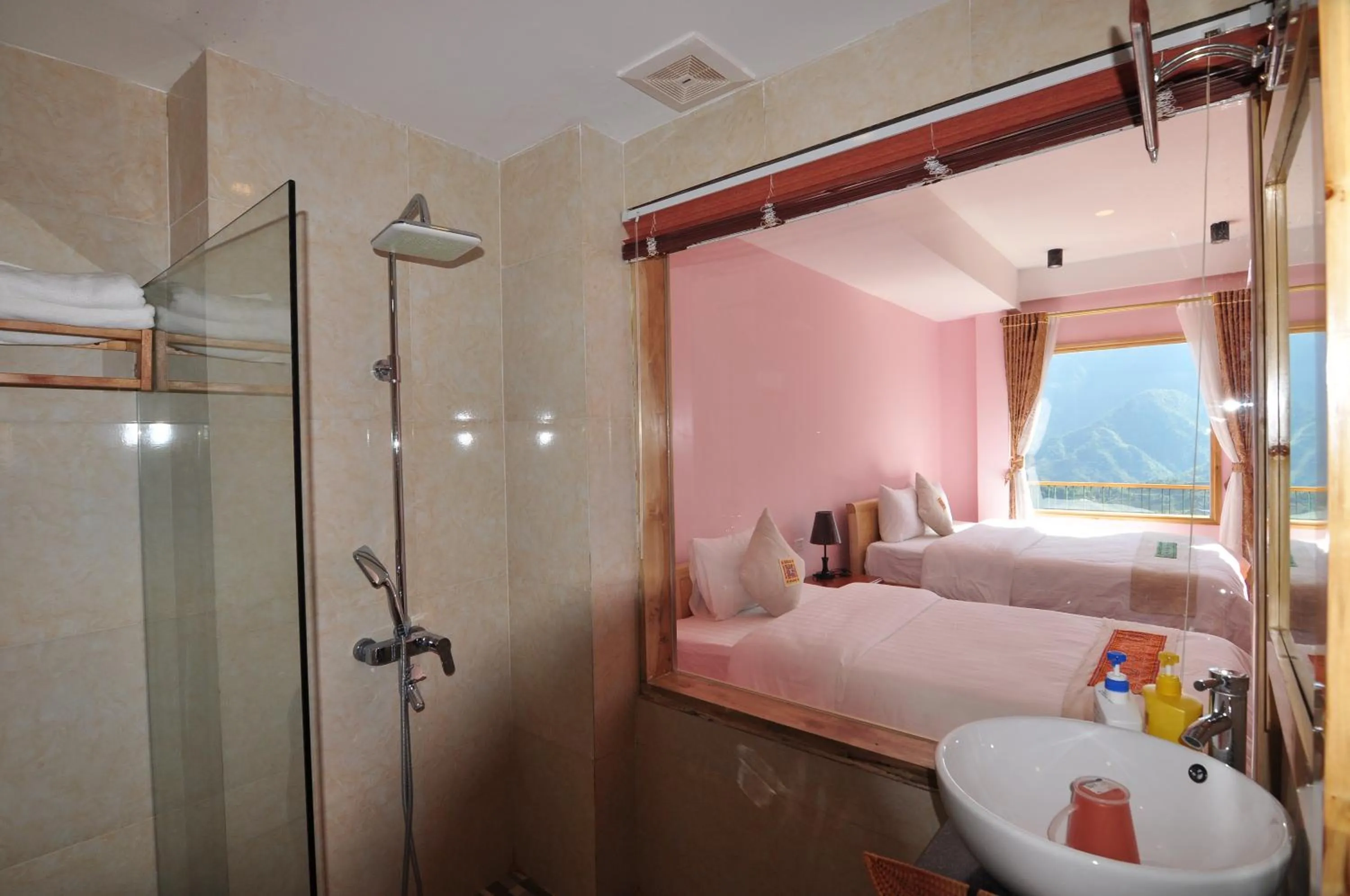 Bathroom, Bed in Sapa Scenery Hotel