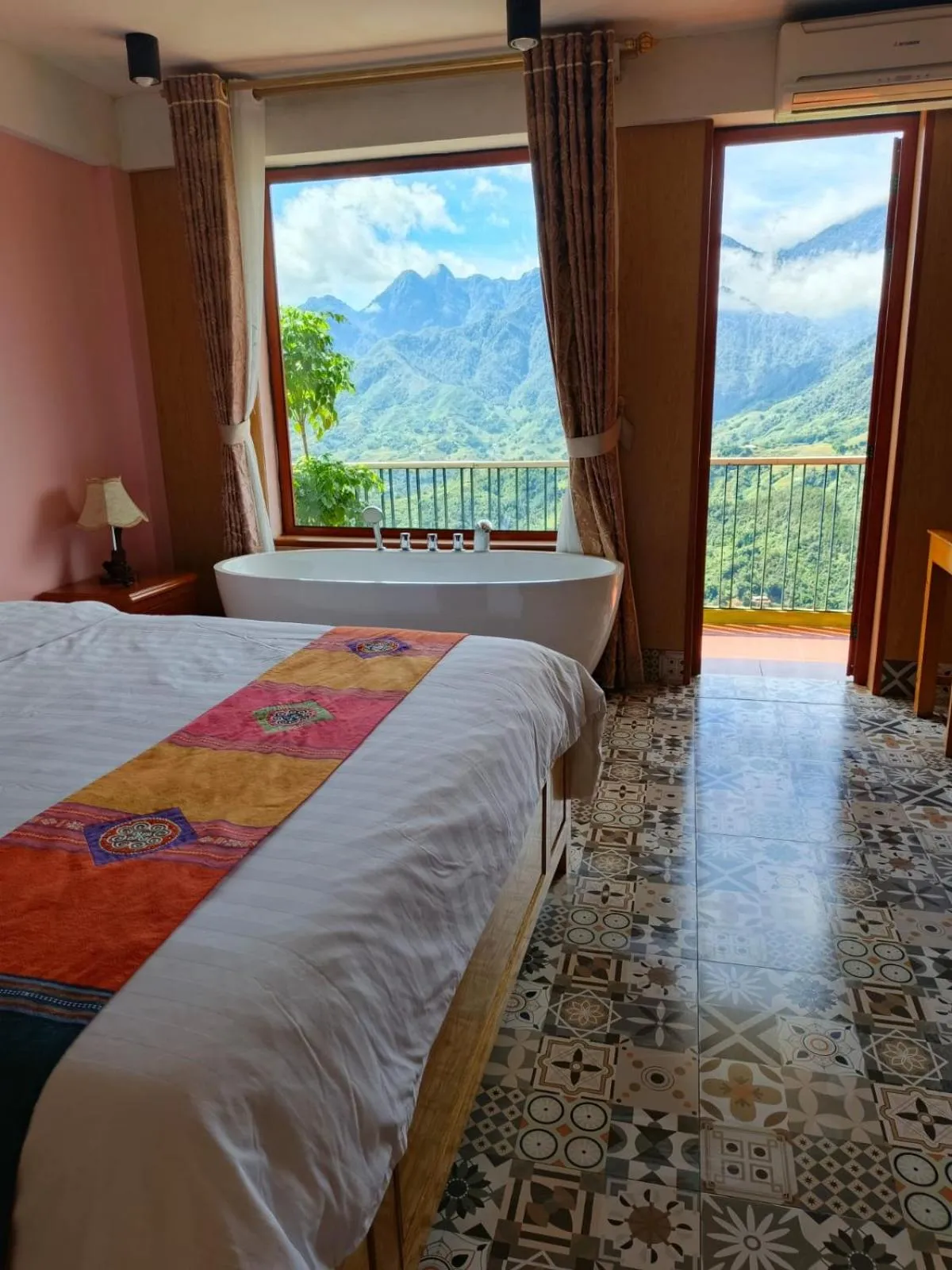 Bed in Sapa Scenery Hotel