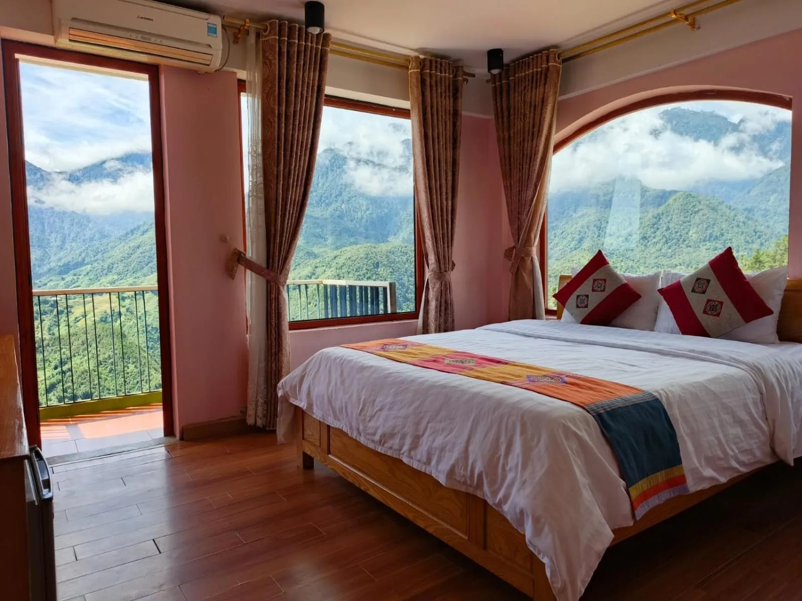 Bed in Sapa Scenery Hotel