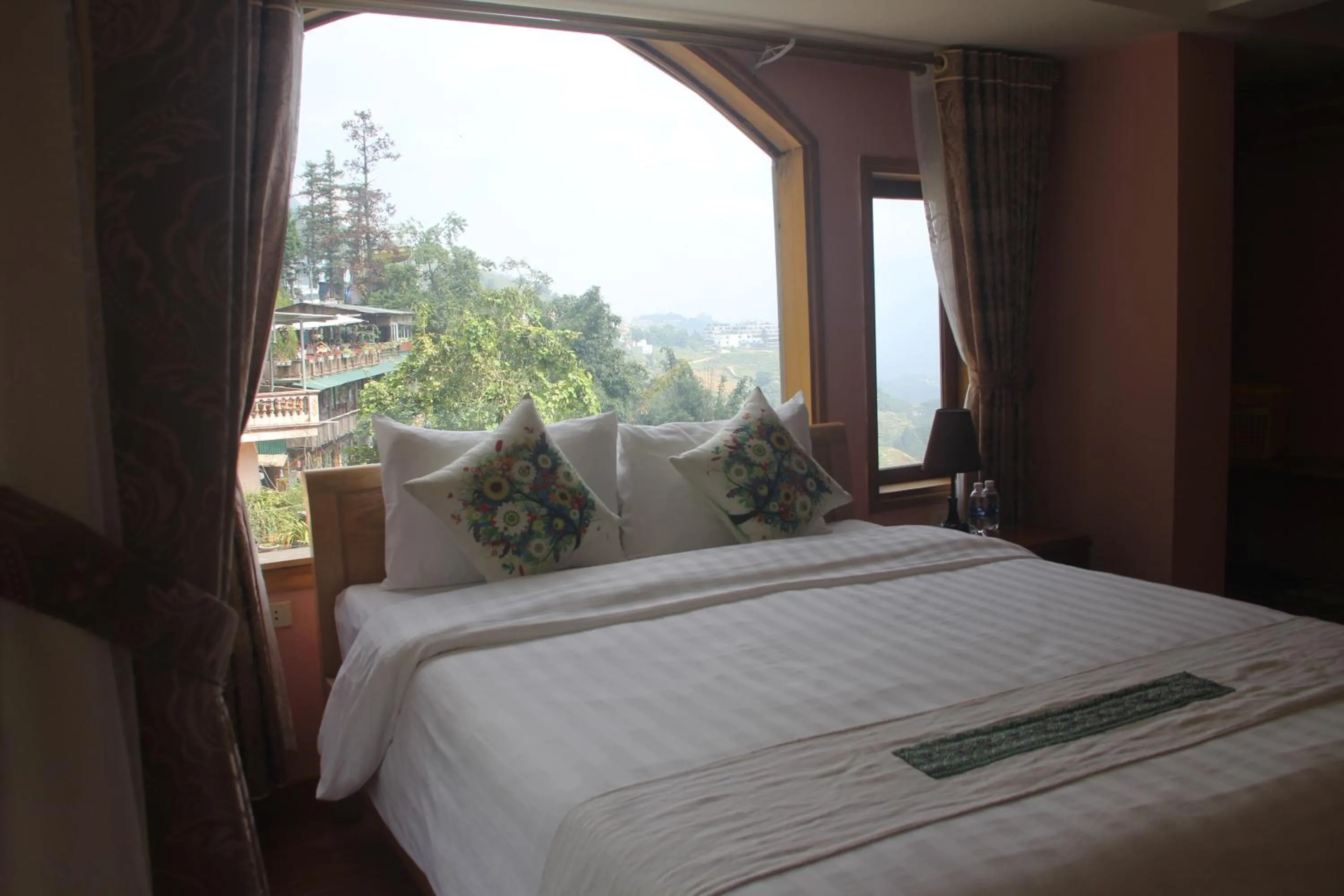 Bed in Sapa Scenery Hotel