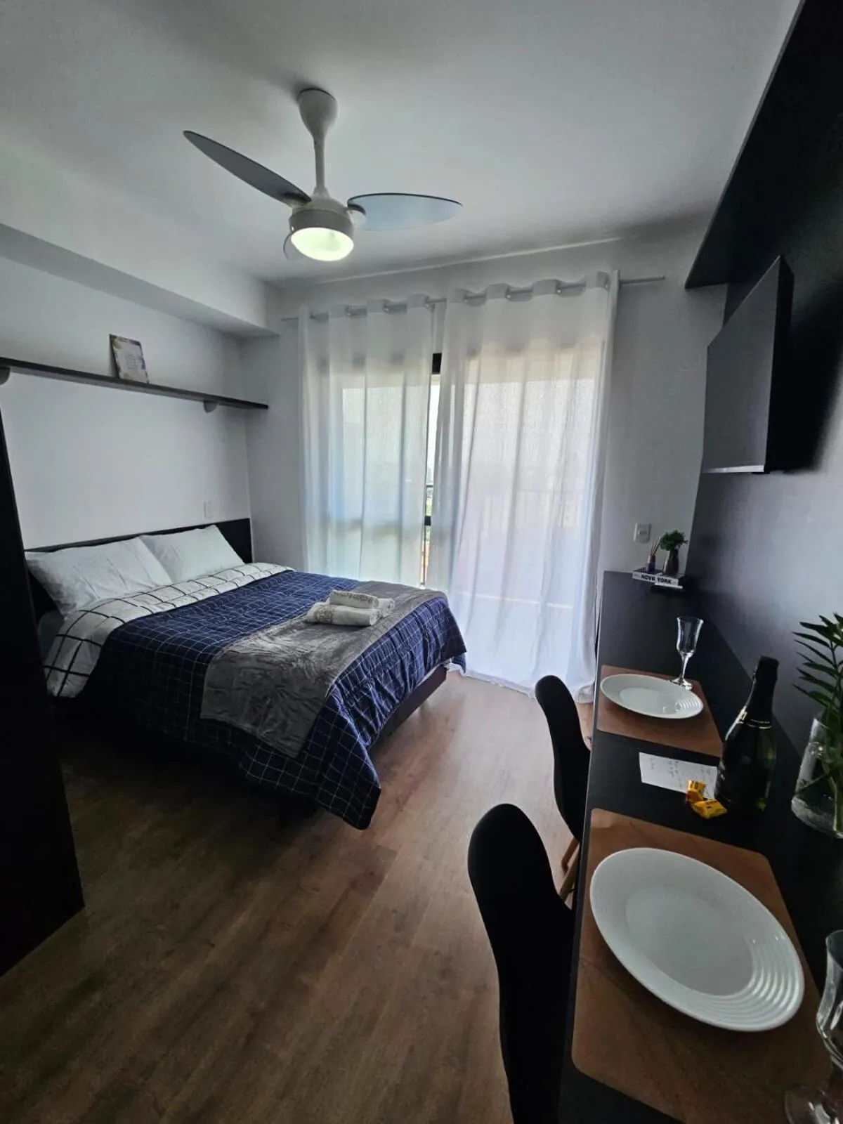 Photo of the whole room, Bed in ZYZ Centro - Frente metrô Luz com vaga rotativa