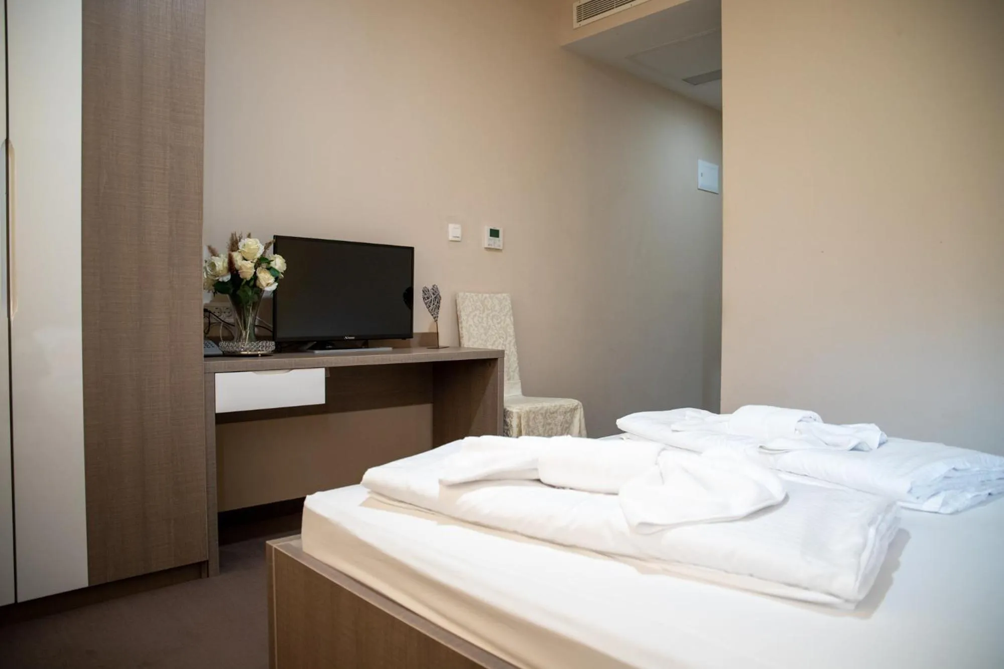 TV and multimedia, Bed in Hotel Narenta