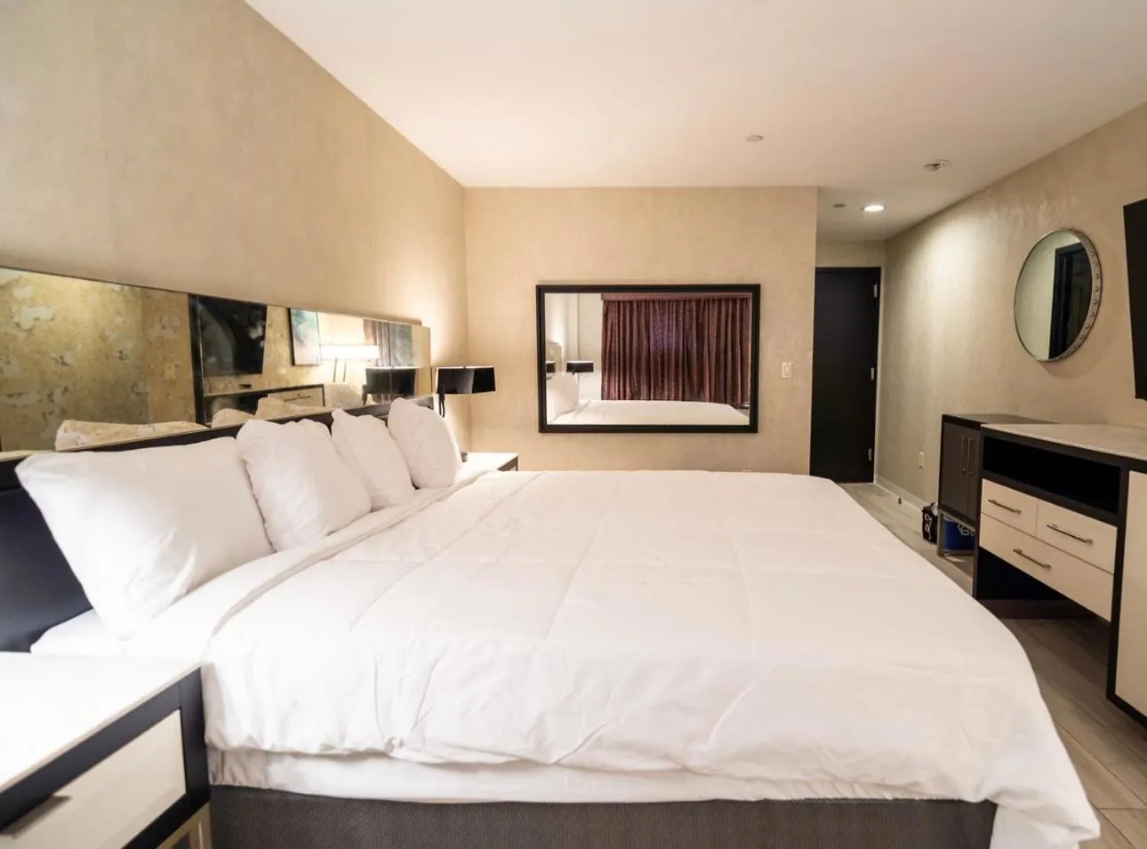 Bedroom, Bed in Nova Hotel Bronx