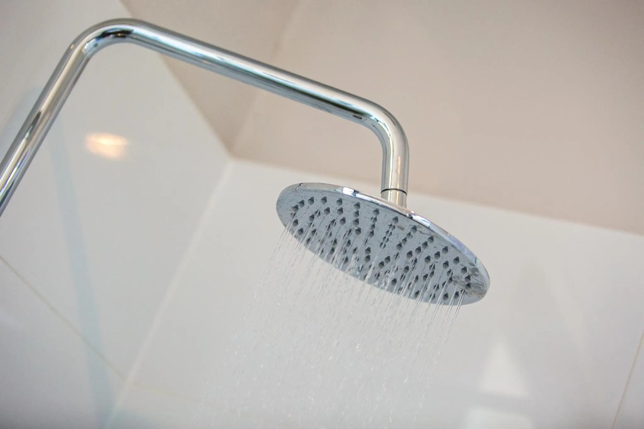 Shower in Nightcap at St Albans Hotel