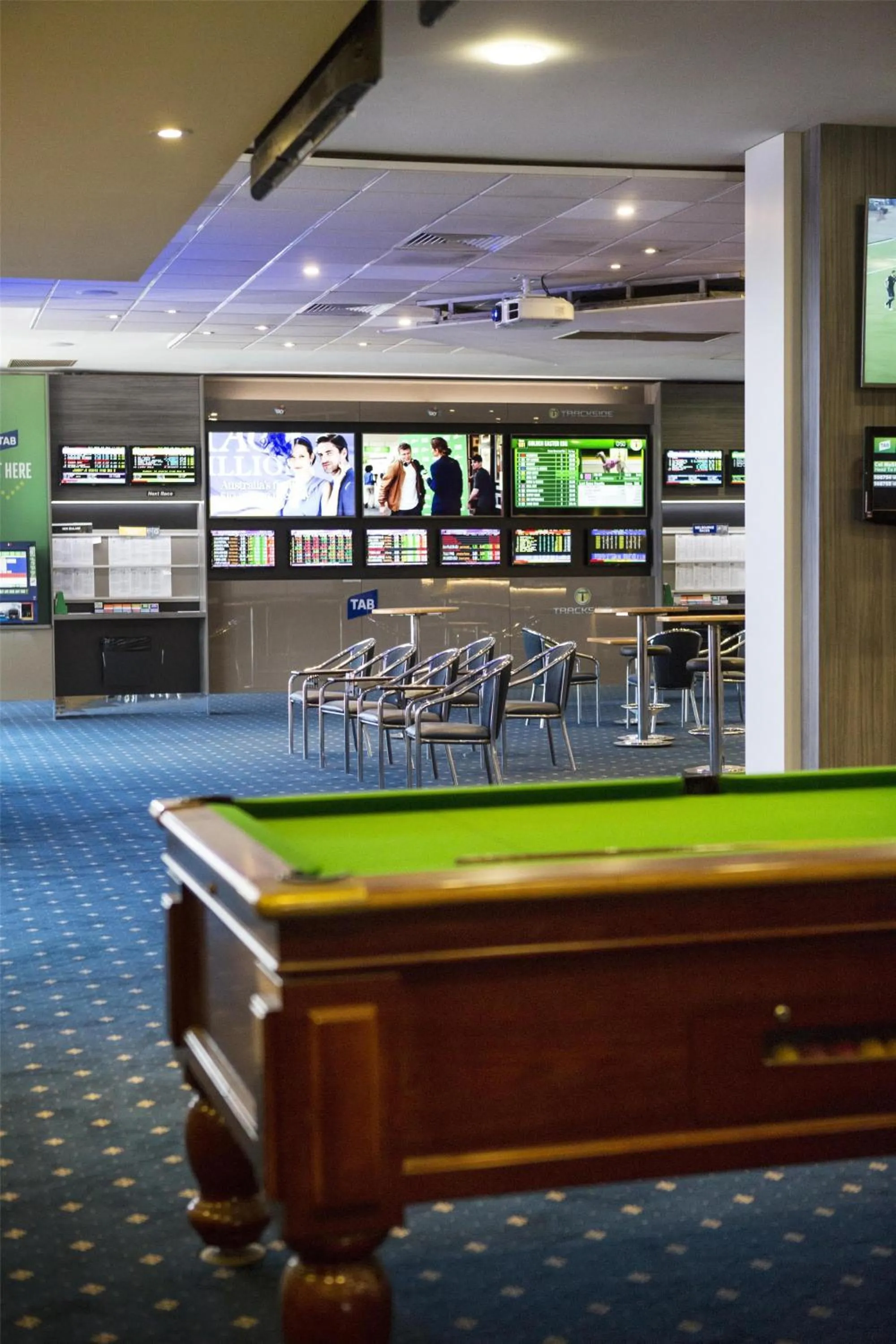 Lounge or bar in Nightcap at St Albans Hotel