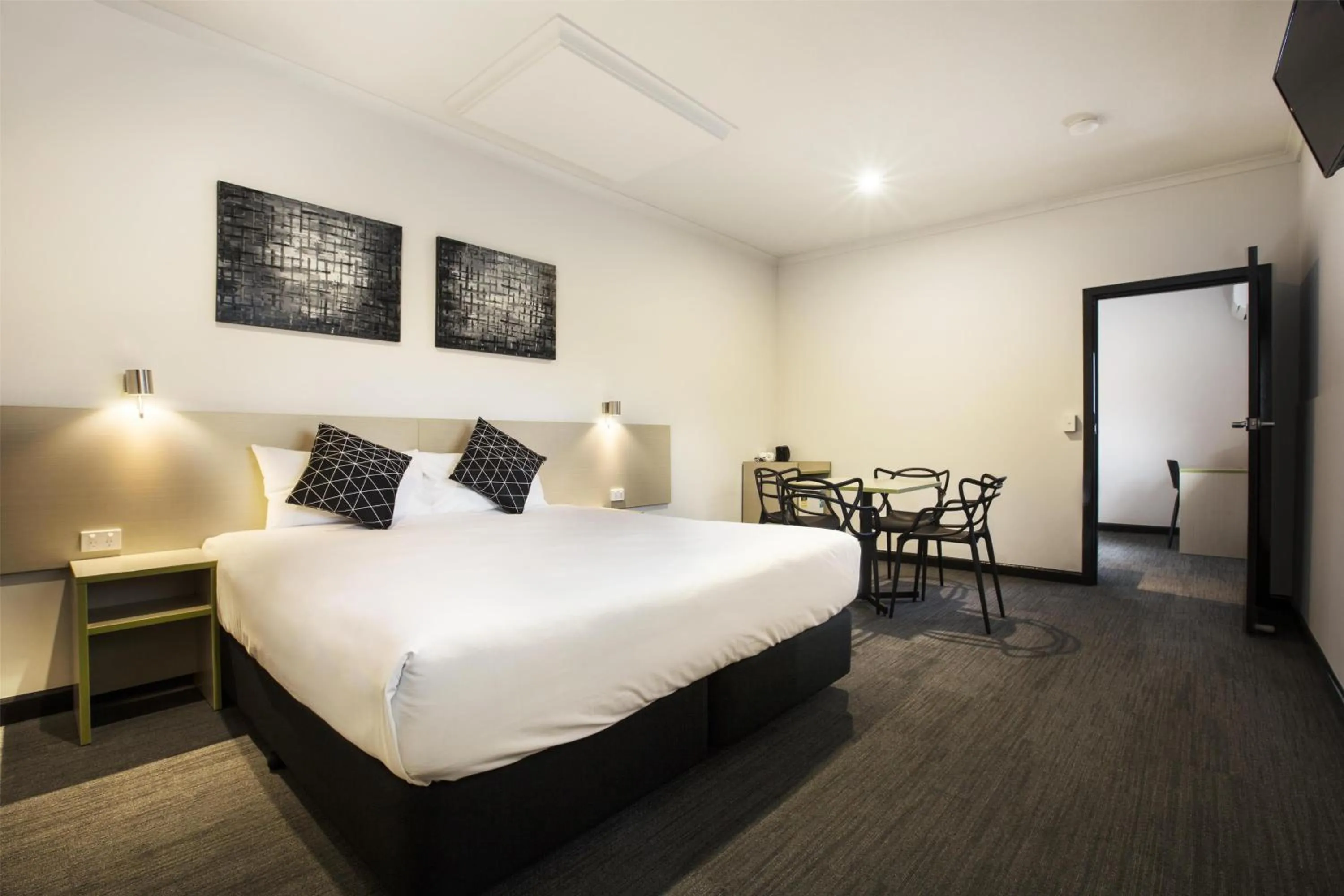 Bedroom, Bed in Nightcap at St Albans Hotel