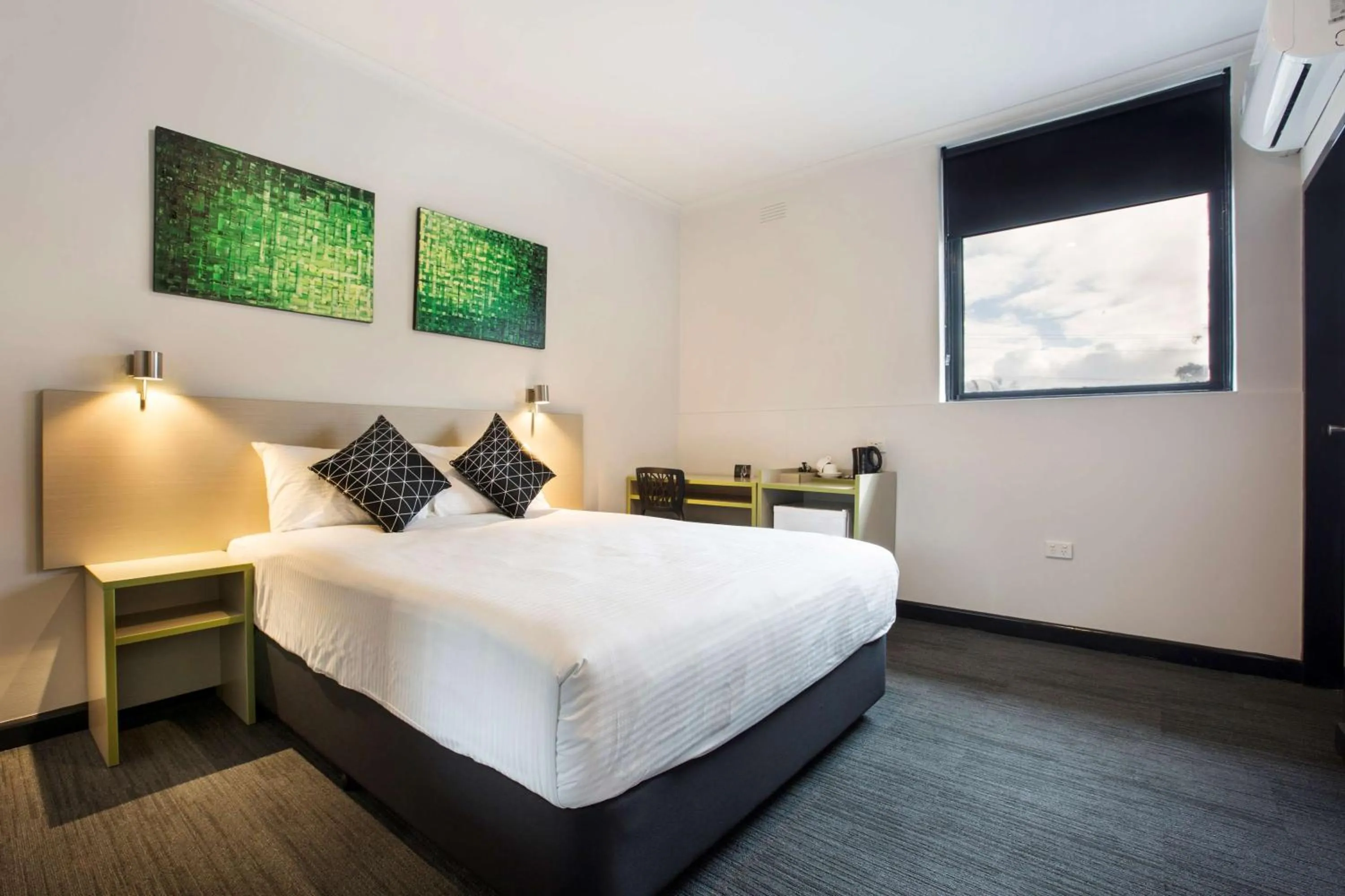 Bedroom, Bed in Nightcap at St Albans Hotel