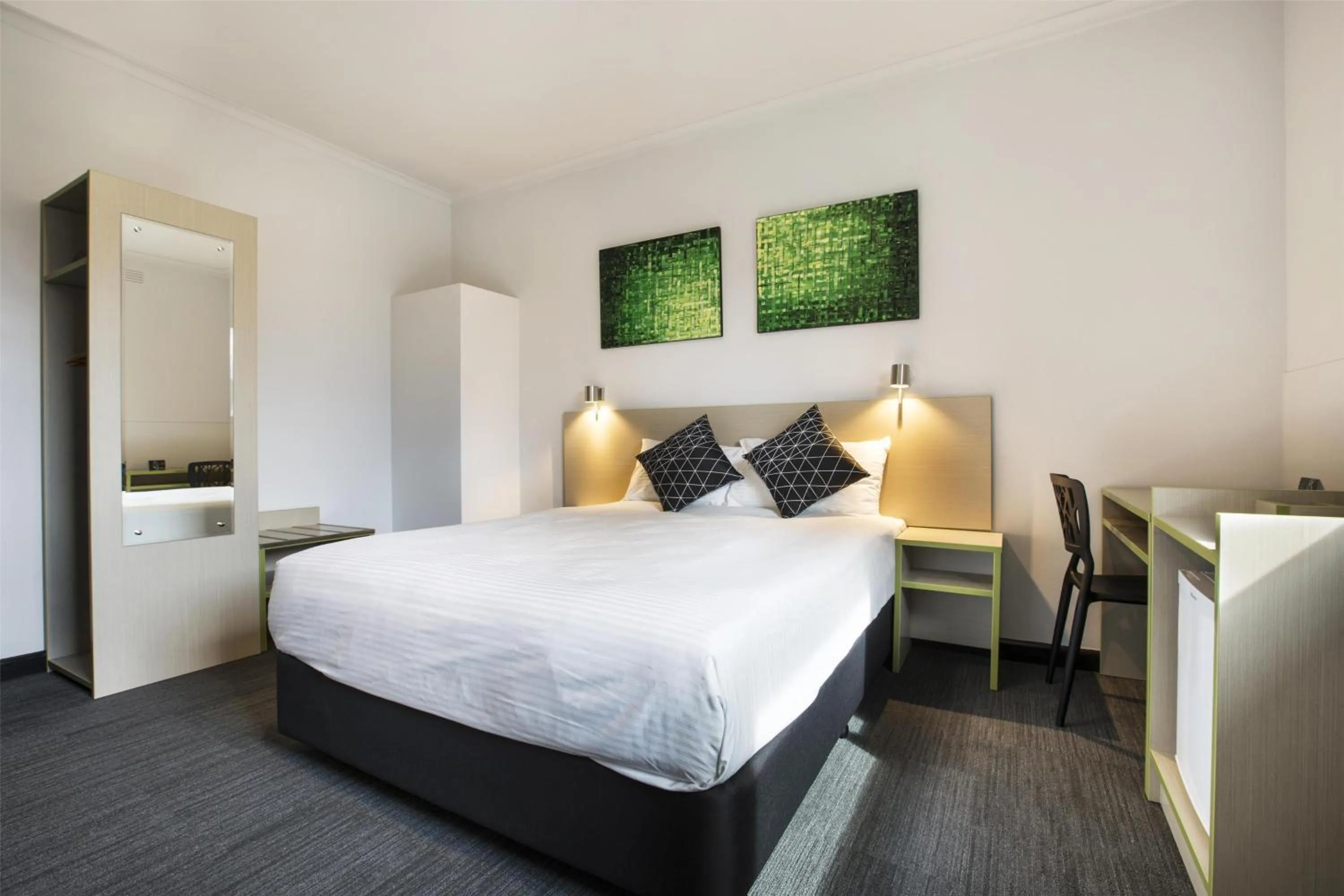 Bedroom, Bed in Nightcap at St Albans Hotel