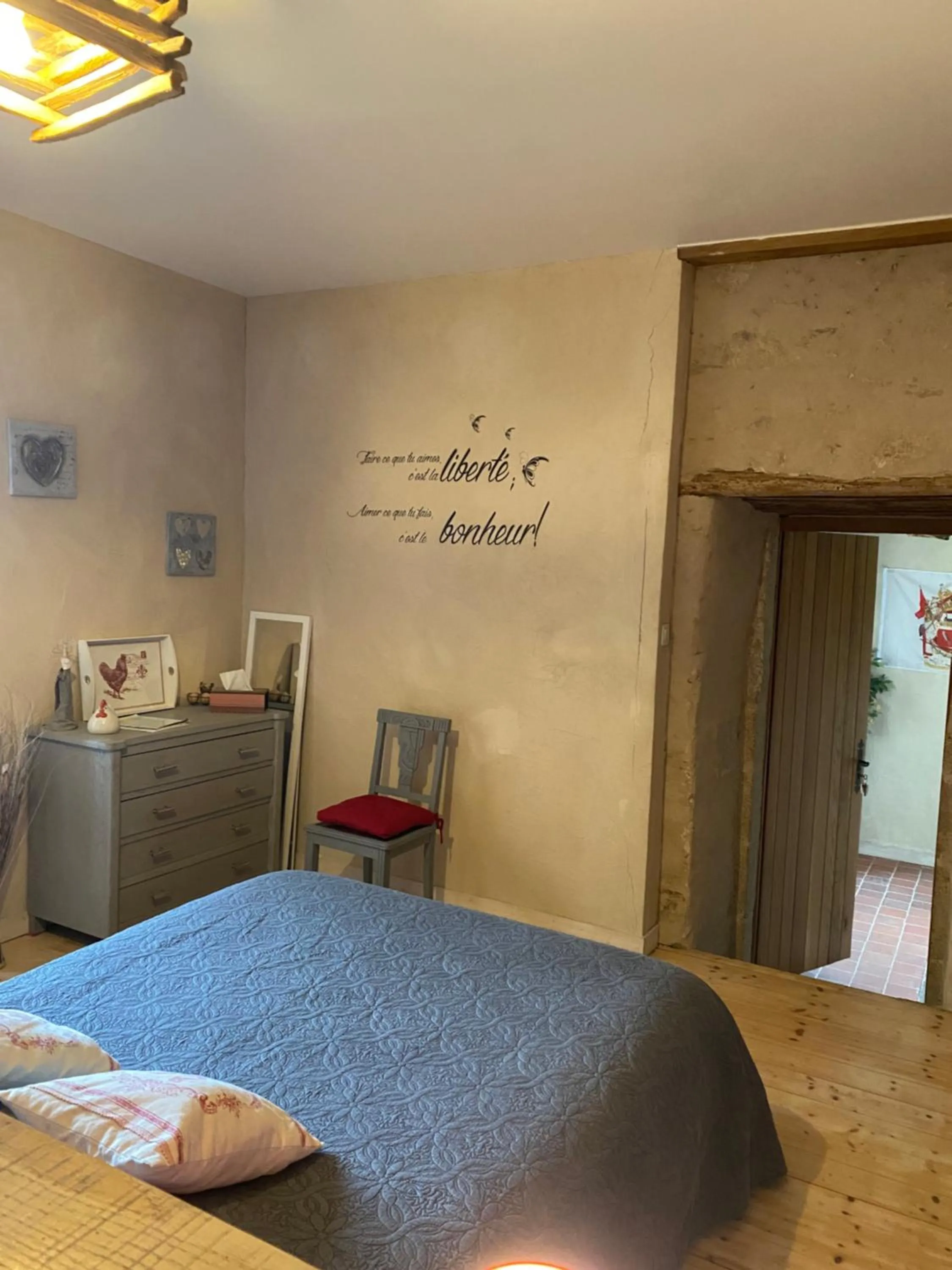 Bed in Logis de Riparfonds