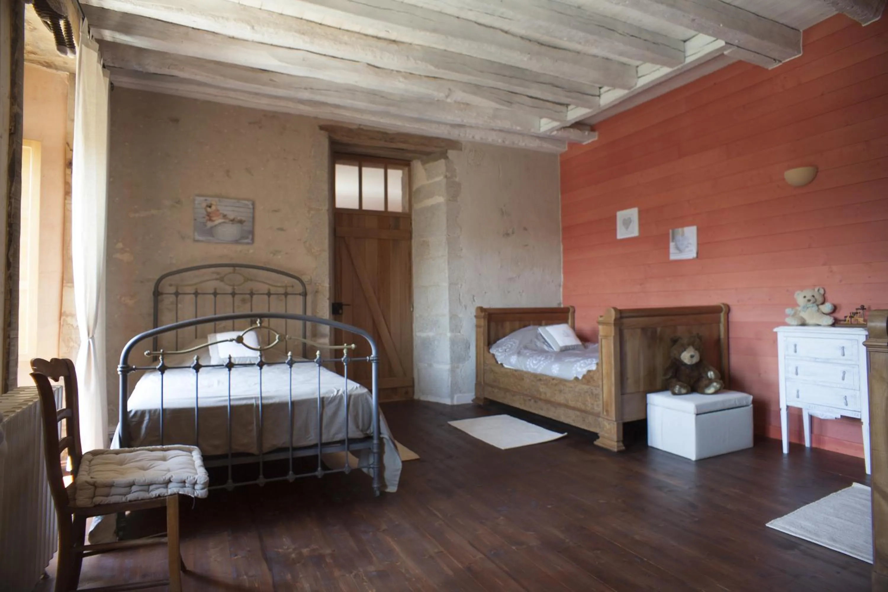 Photo of the whole room, Bed in Logis de Riparfonds