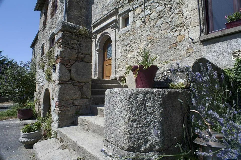 Facade/entrance in Logis de Riparfonds