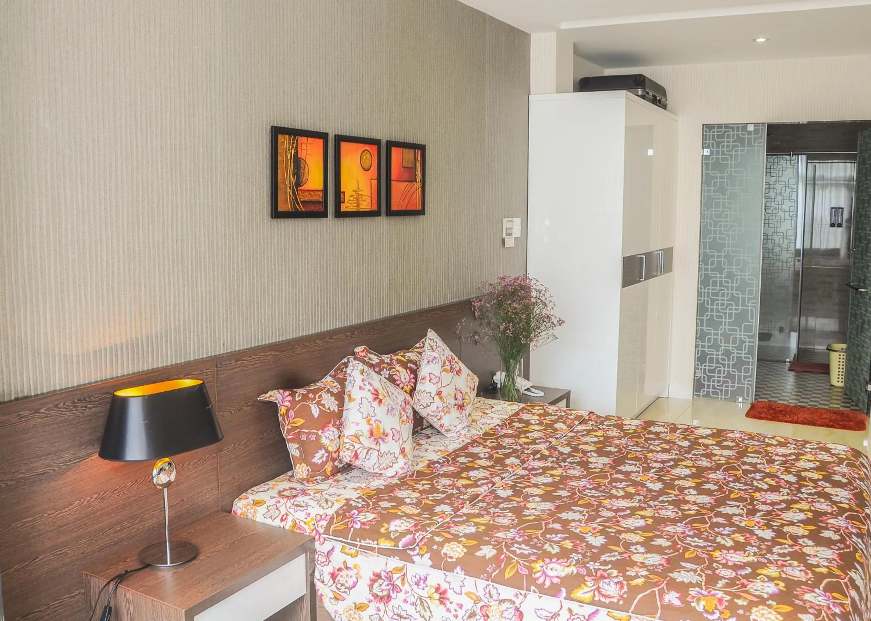 Toilet in Sunny Serviced Apartment