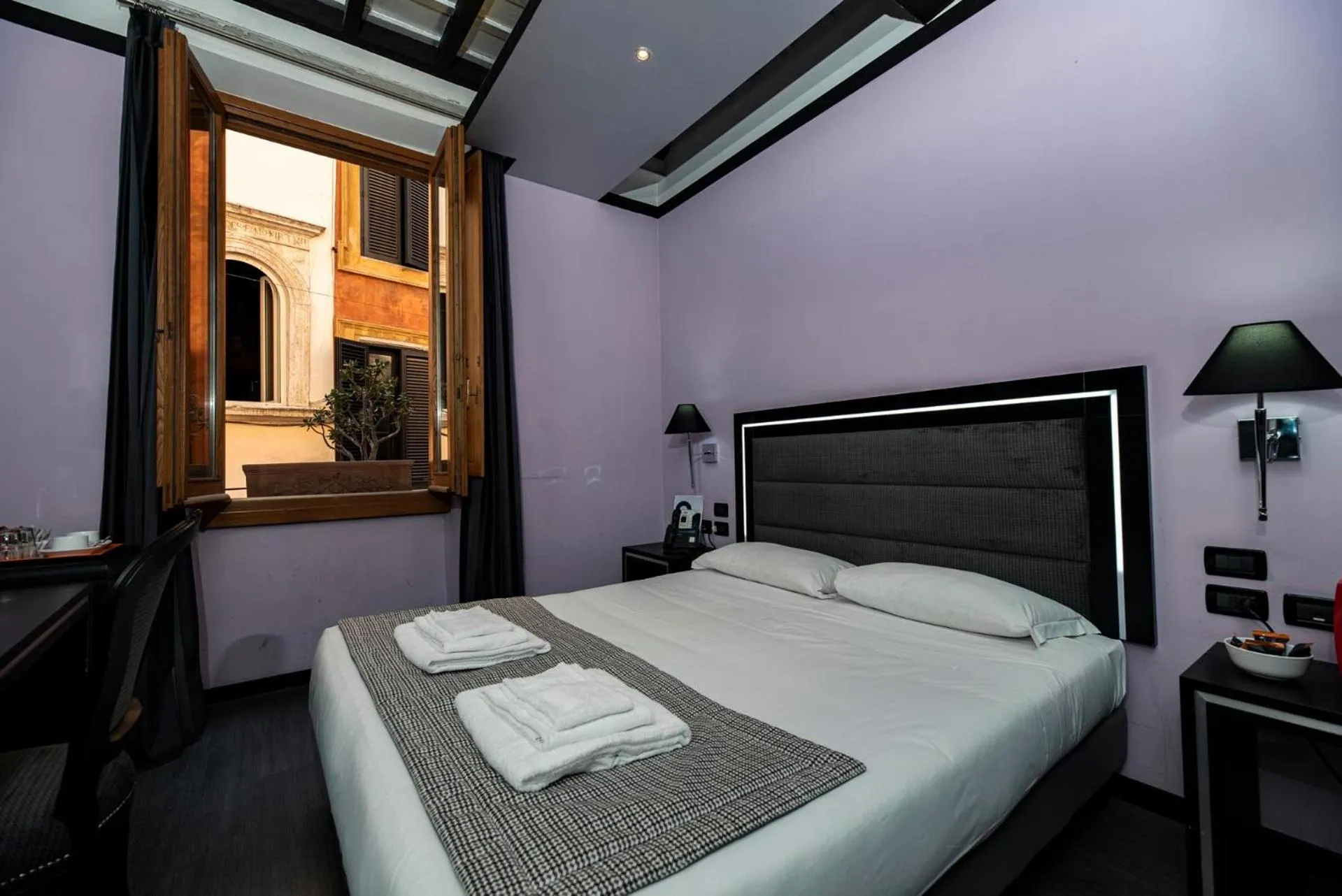 Bed in Imperium Suite Navona