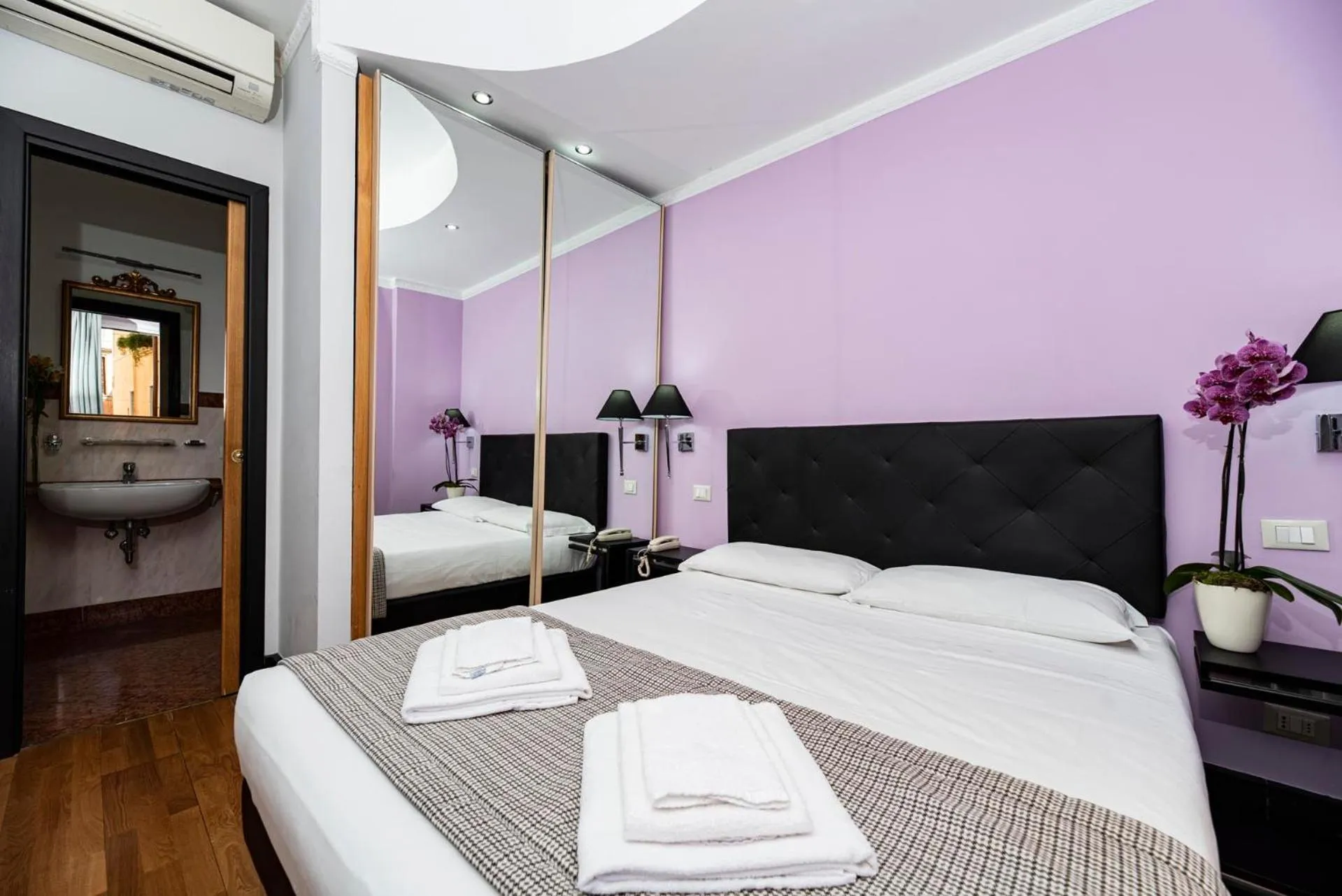 Bed in Imperium Suite Navona