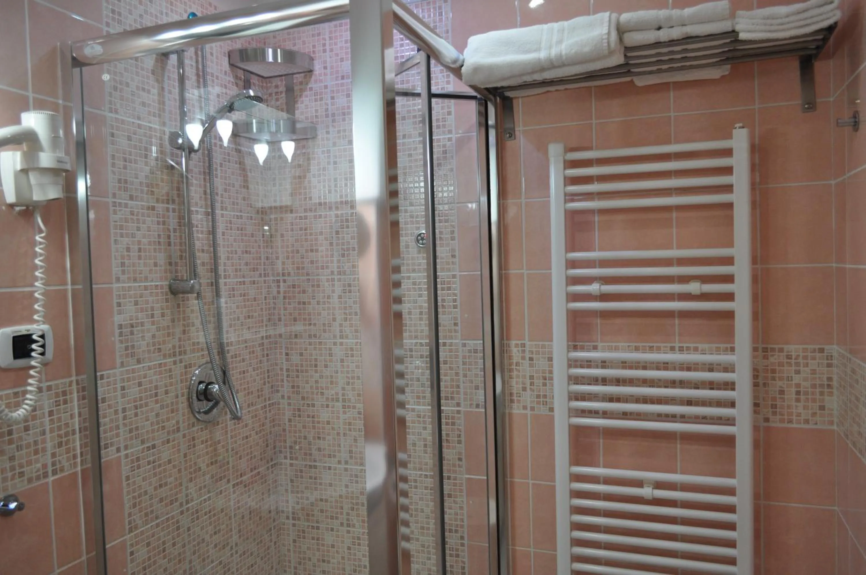 Shower in 7 Contrade