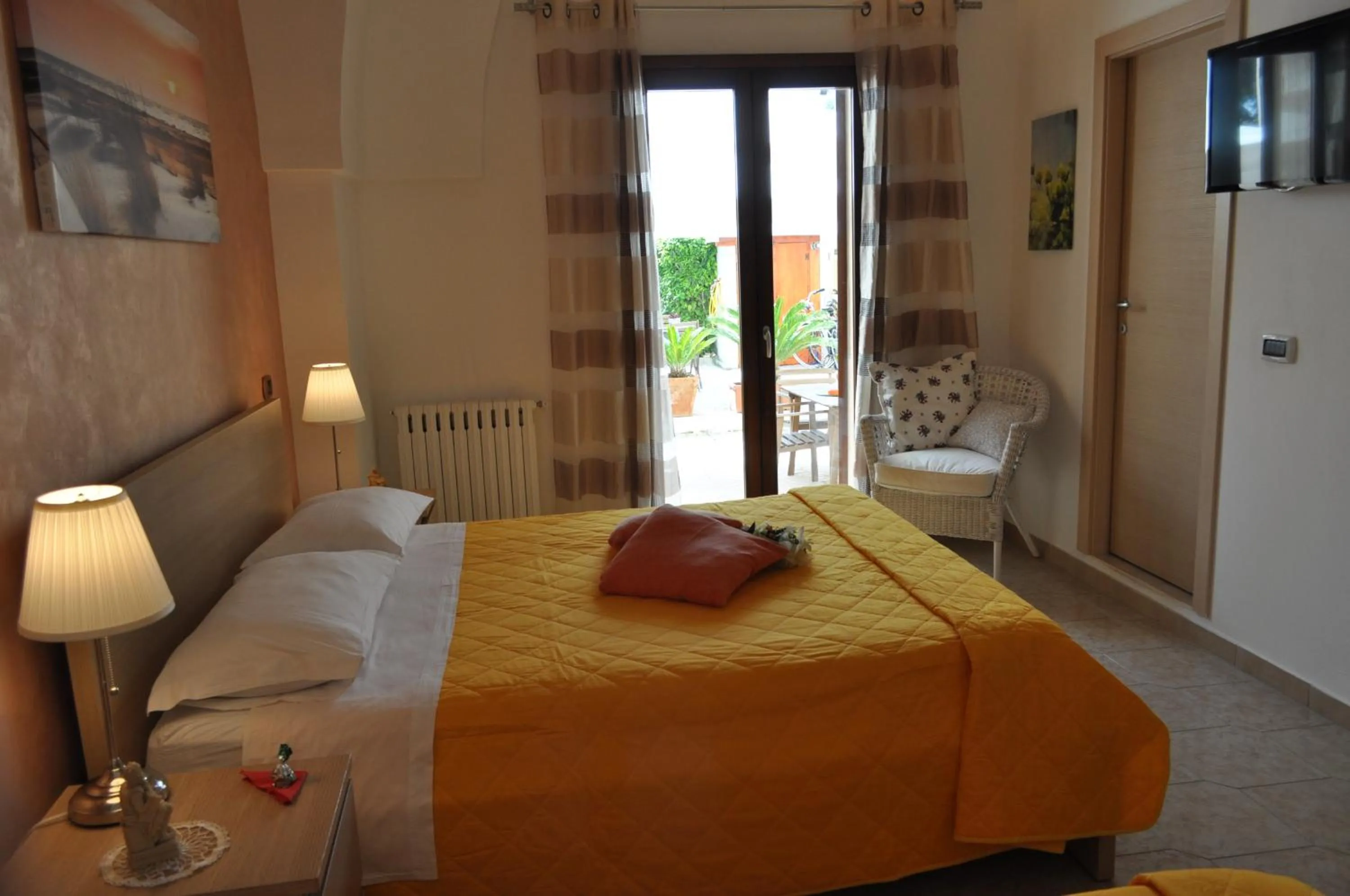 Photo of the whole room, Bed in 7 Contrade