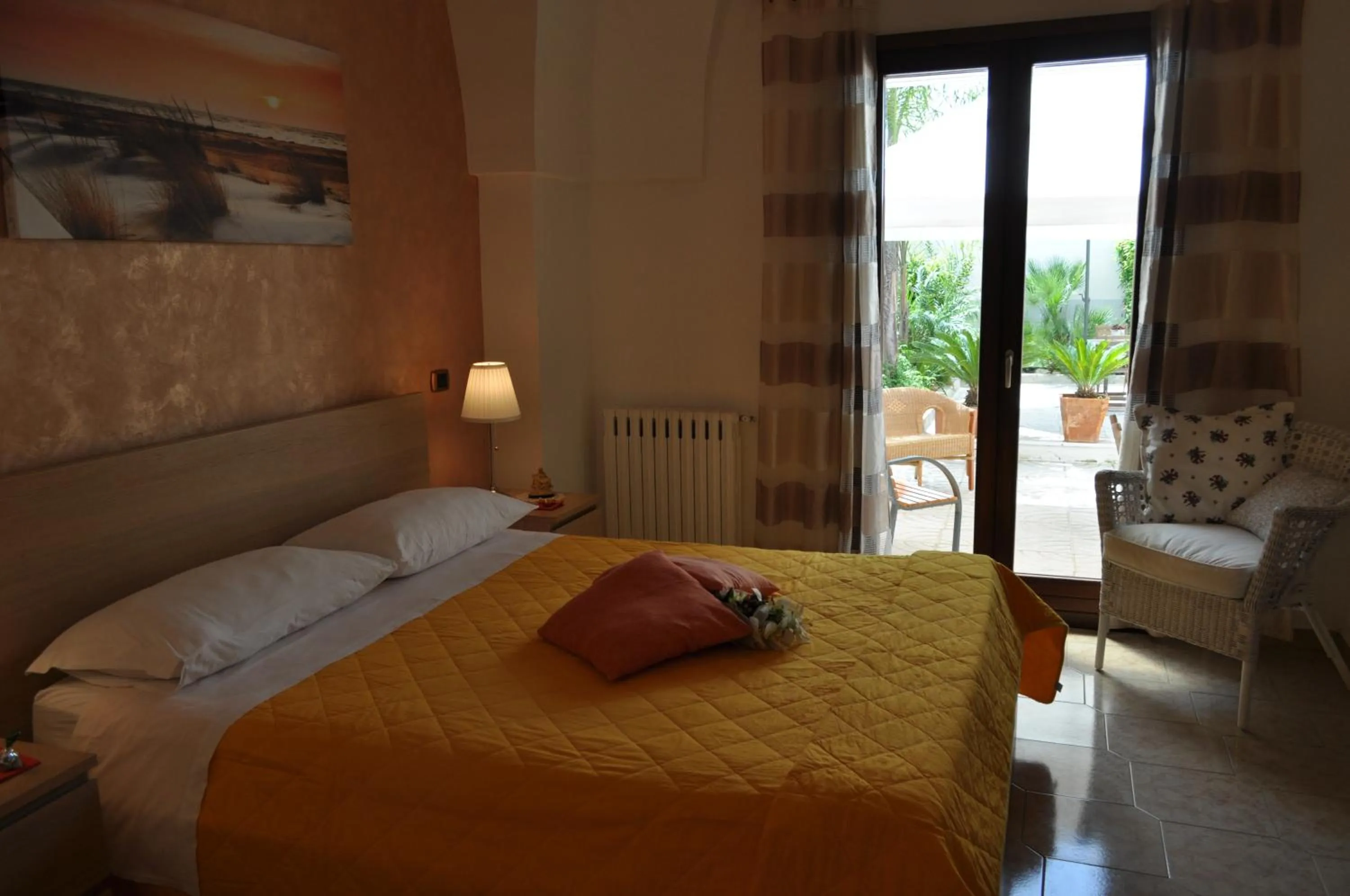 Photo of the whole room, Bed in 7 Contrade