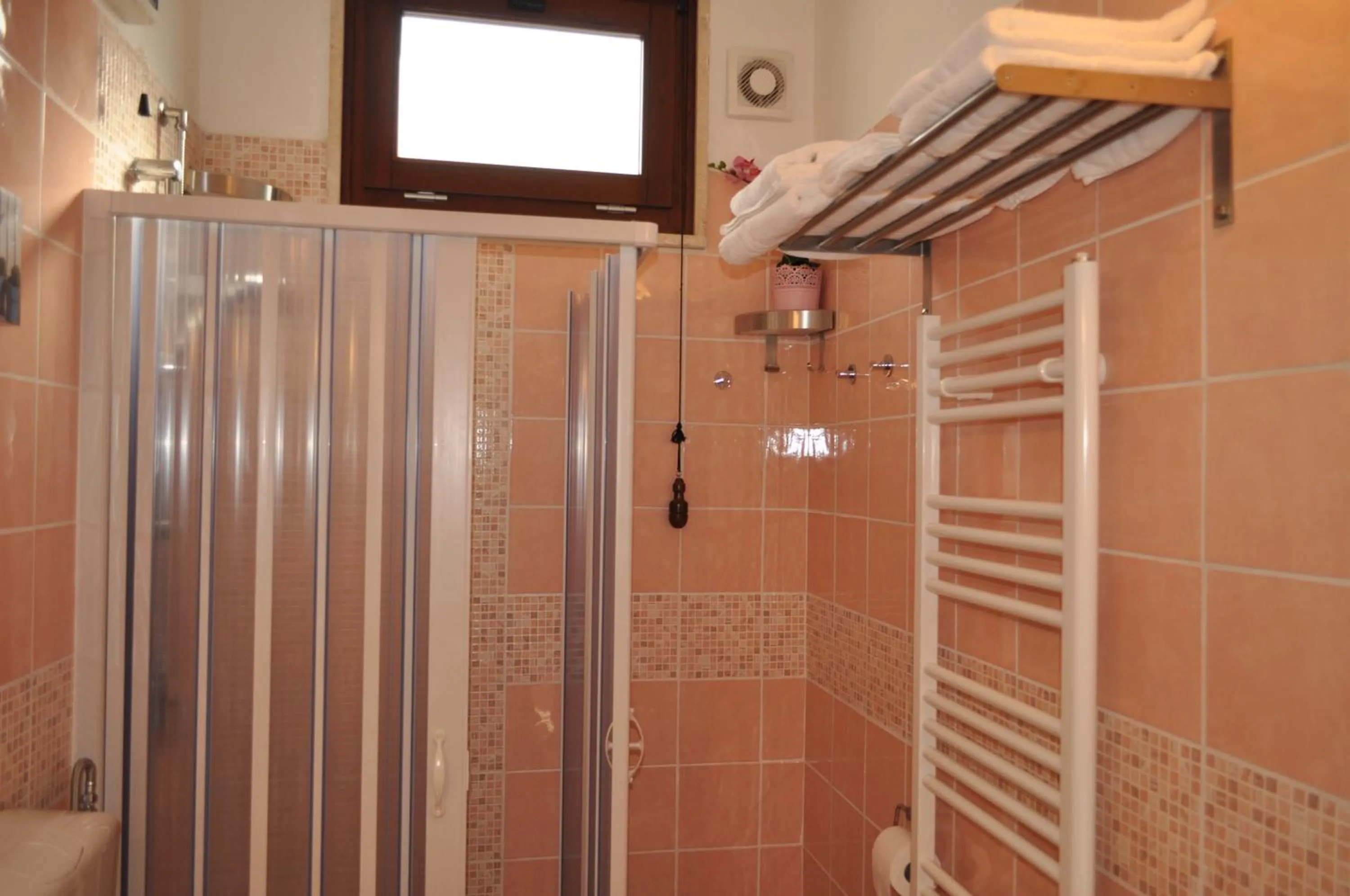 Shower in 7 Contrade