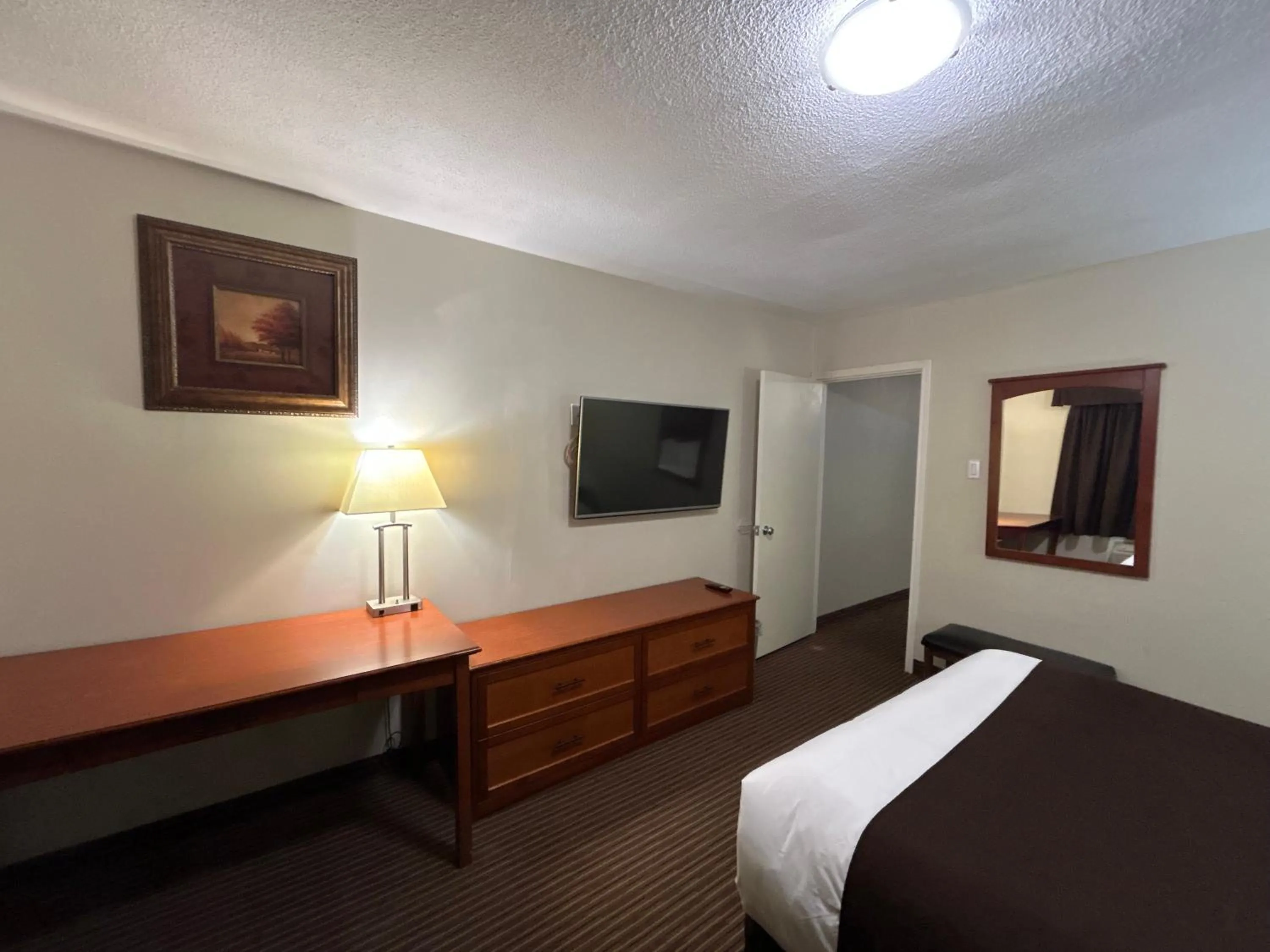 Bed in Travelodge by Wyndham Valleyview AB