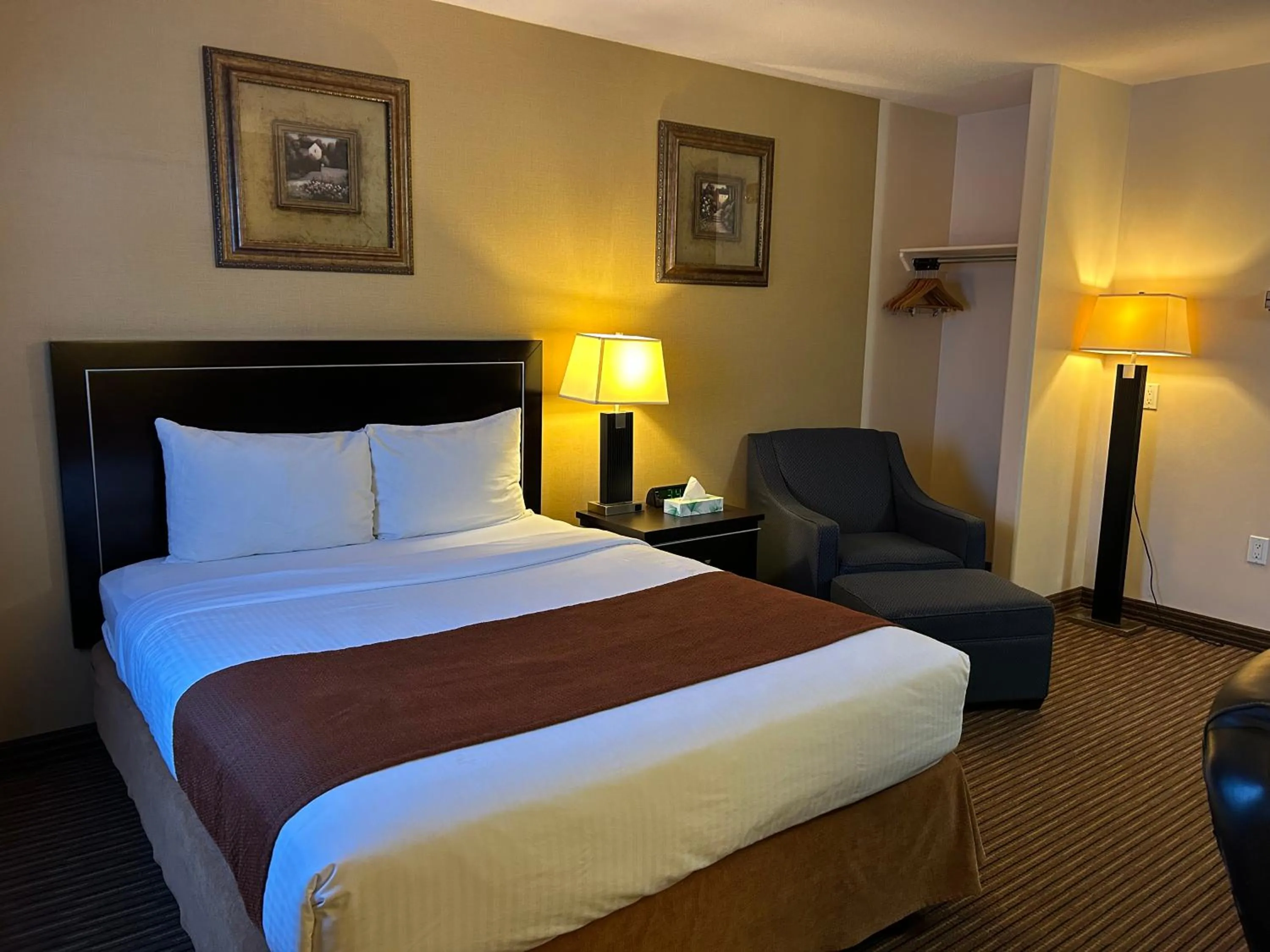 Bed in Travelodge by Wyndham Valleyview AB