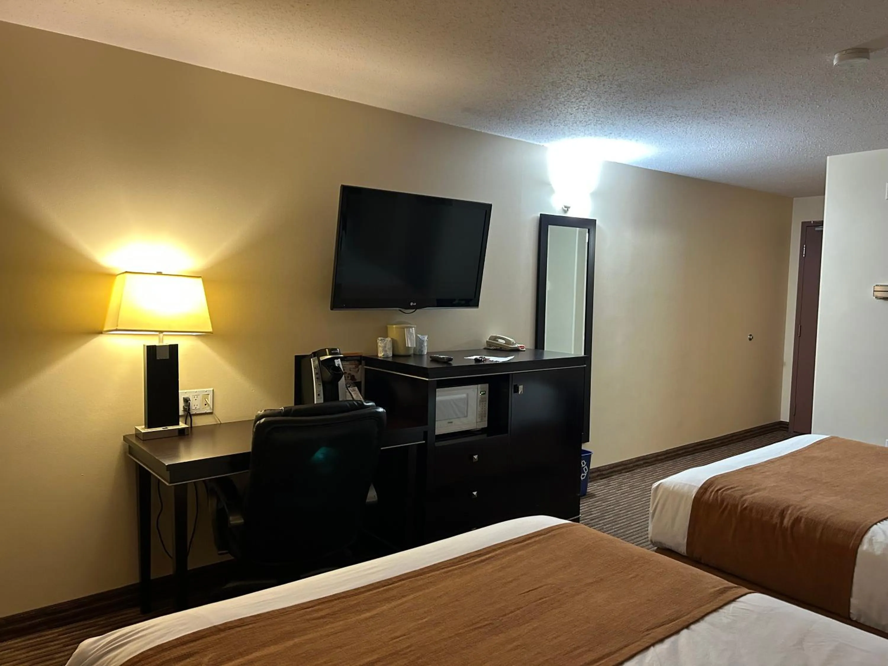 Bed in Travelodge by Wyndham Valleyview AB