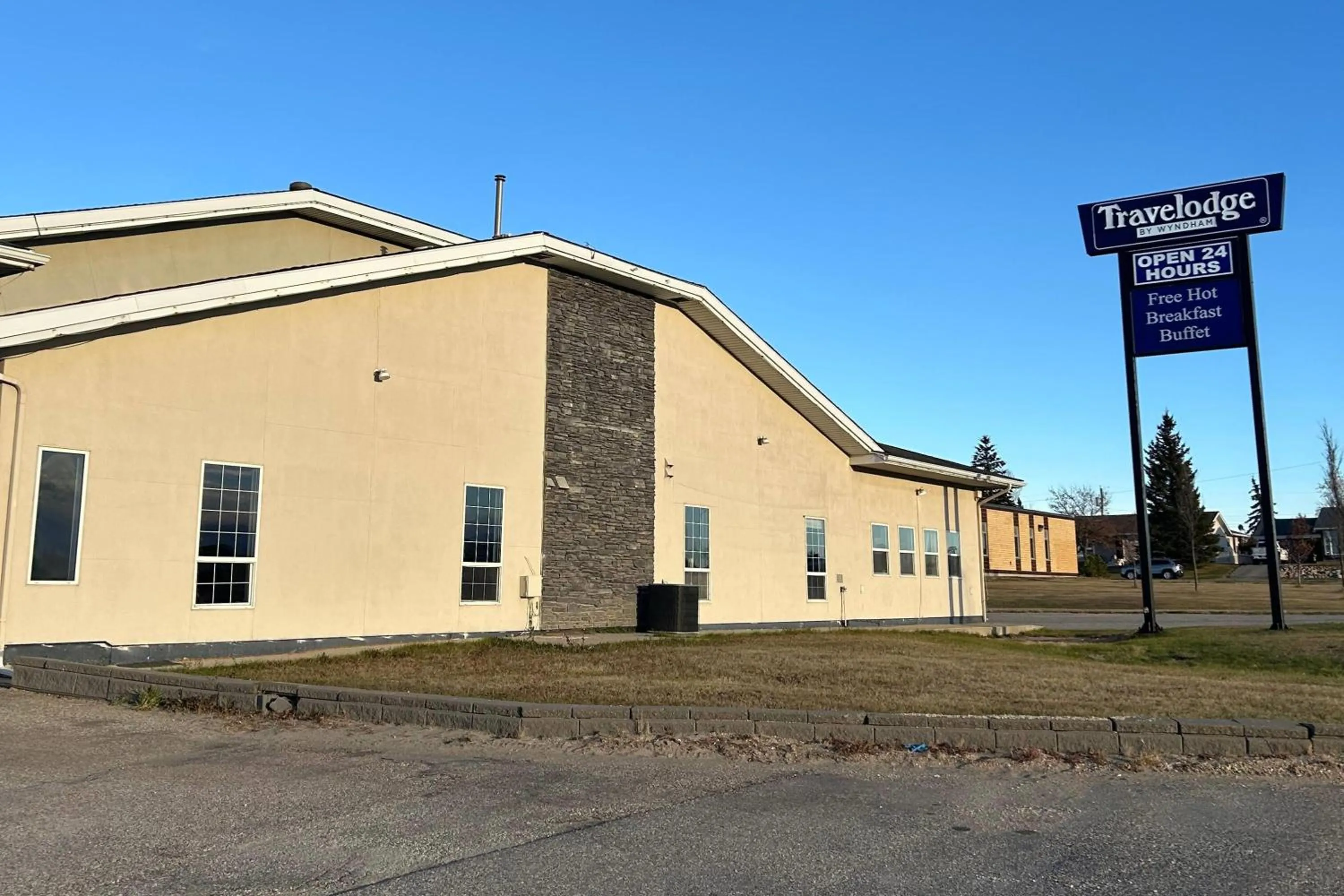 Property building in Travelodge by Wyndham Valleyview AB