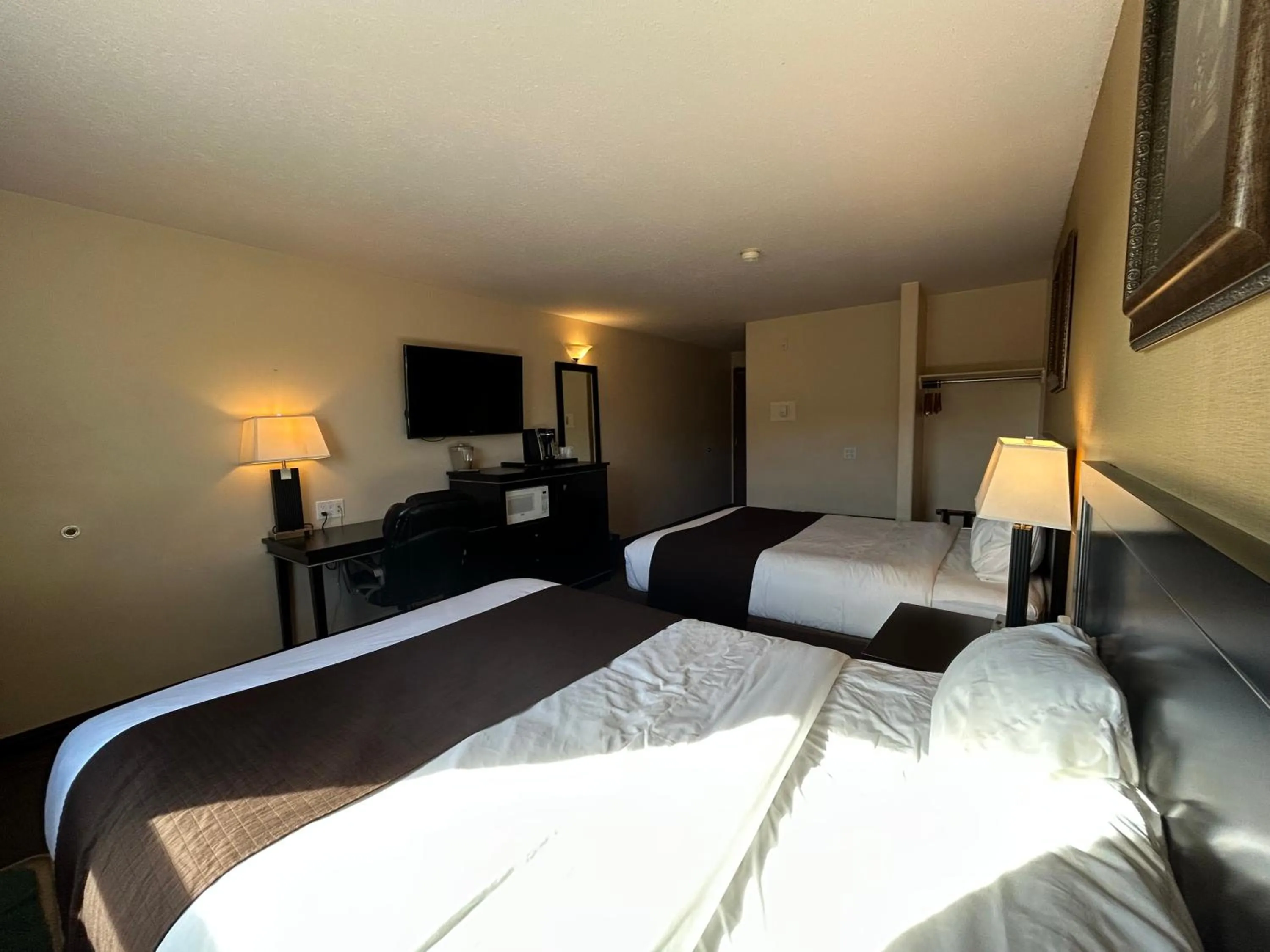 Bed in Travelodge by Wyndham Valleyview AB