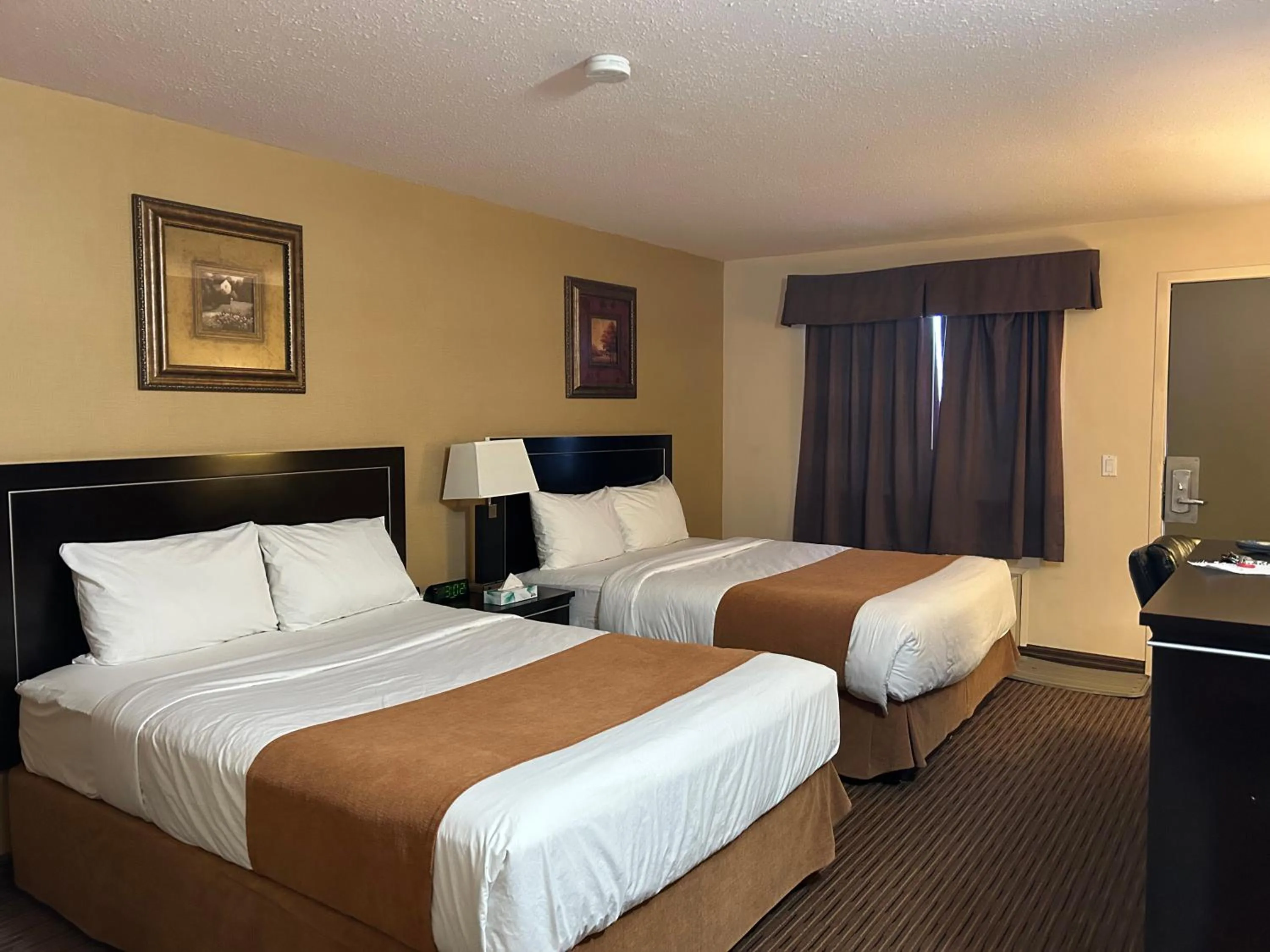 Bed in Travelodge by Wyndham Valleyview AB