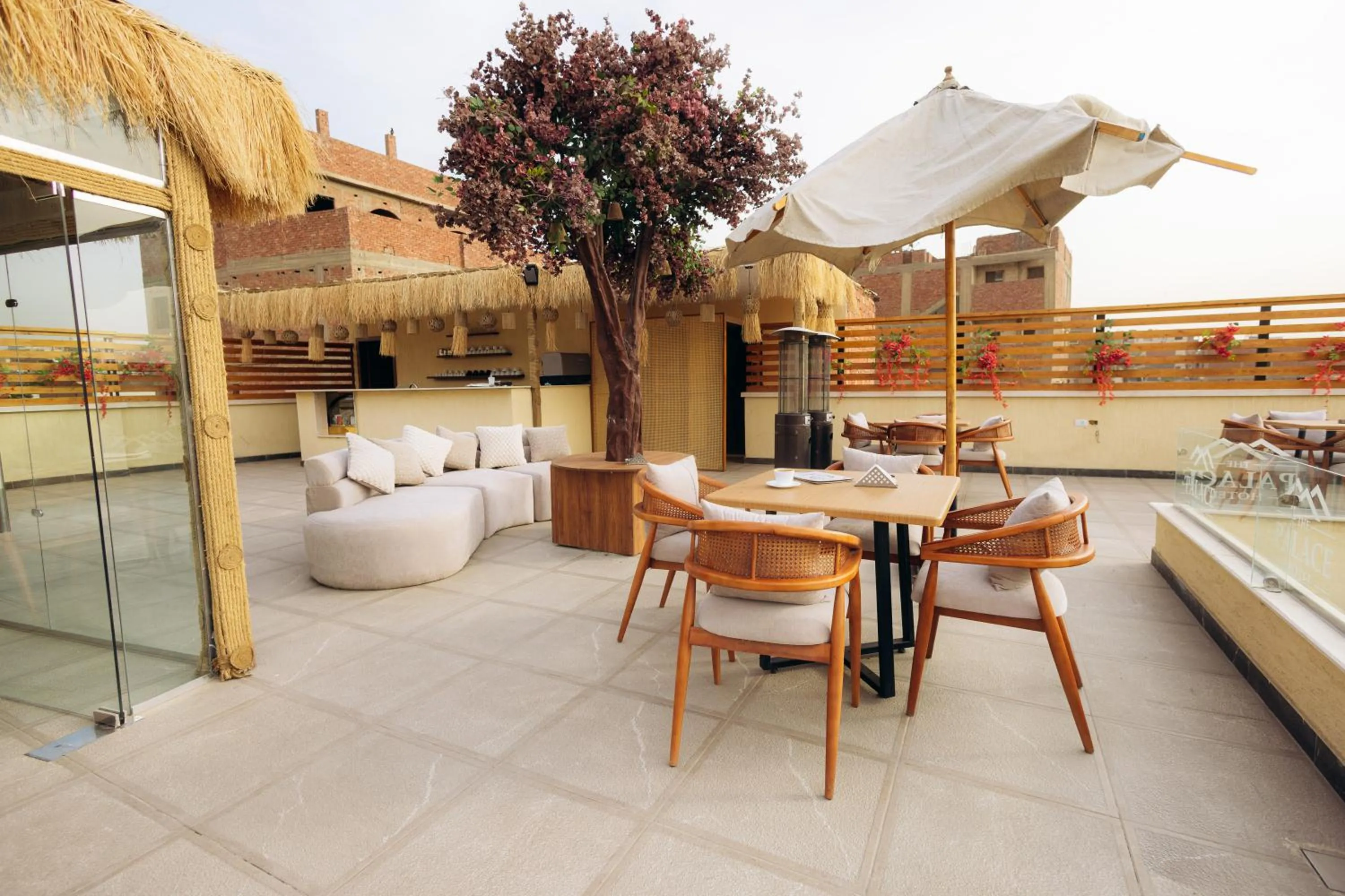 Restaurant/places to eat in The Palace Pyramids View Hotel