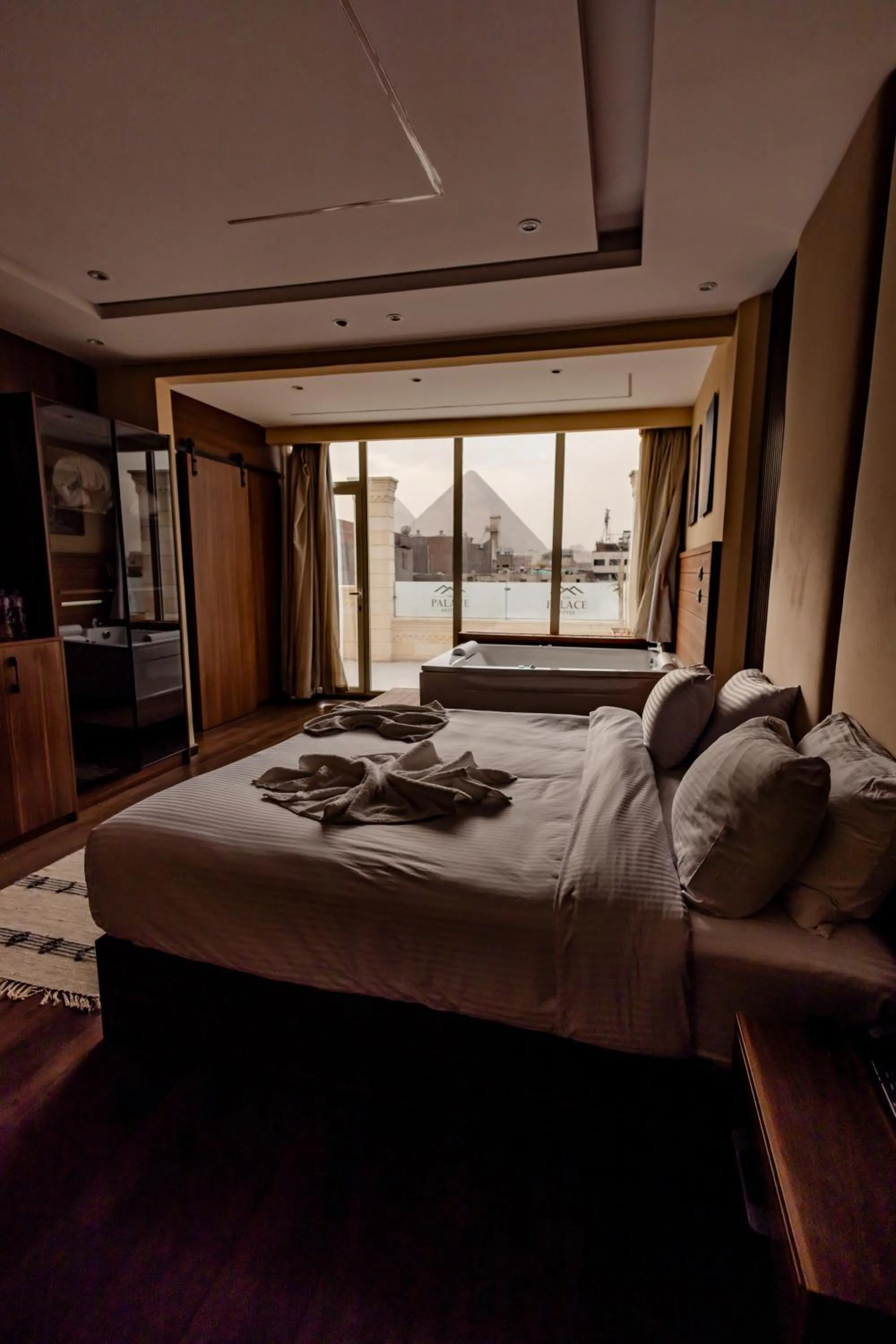 Nearby landmark, Bed in The Palace Pyramids View Hotel