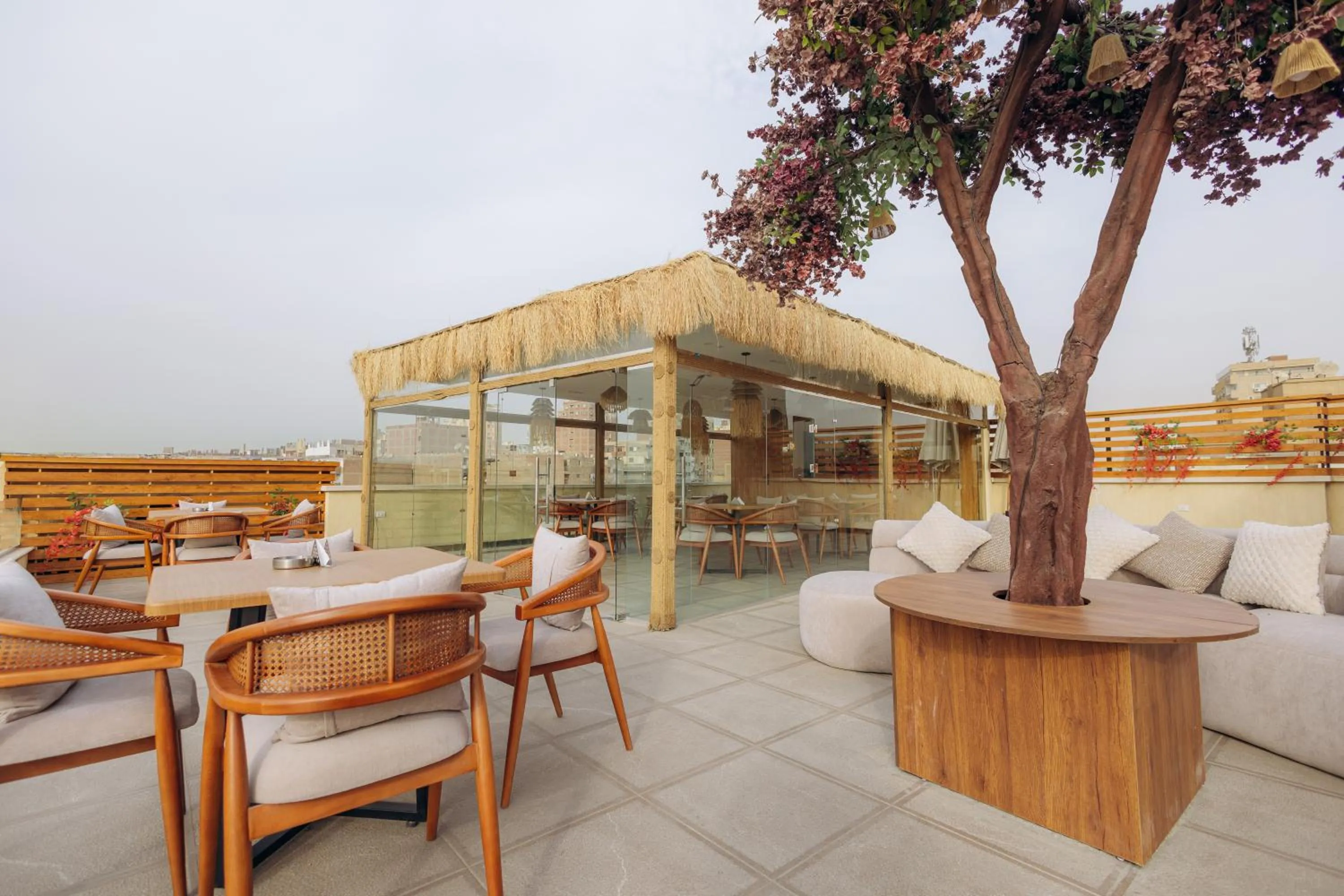 Restaurant/places to eat in The Palace Pyramids View Hotel