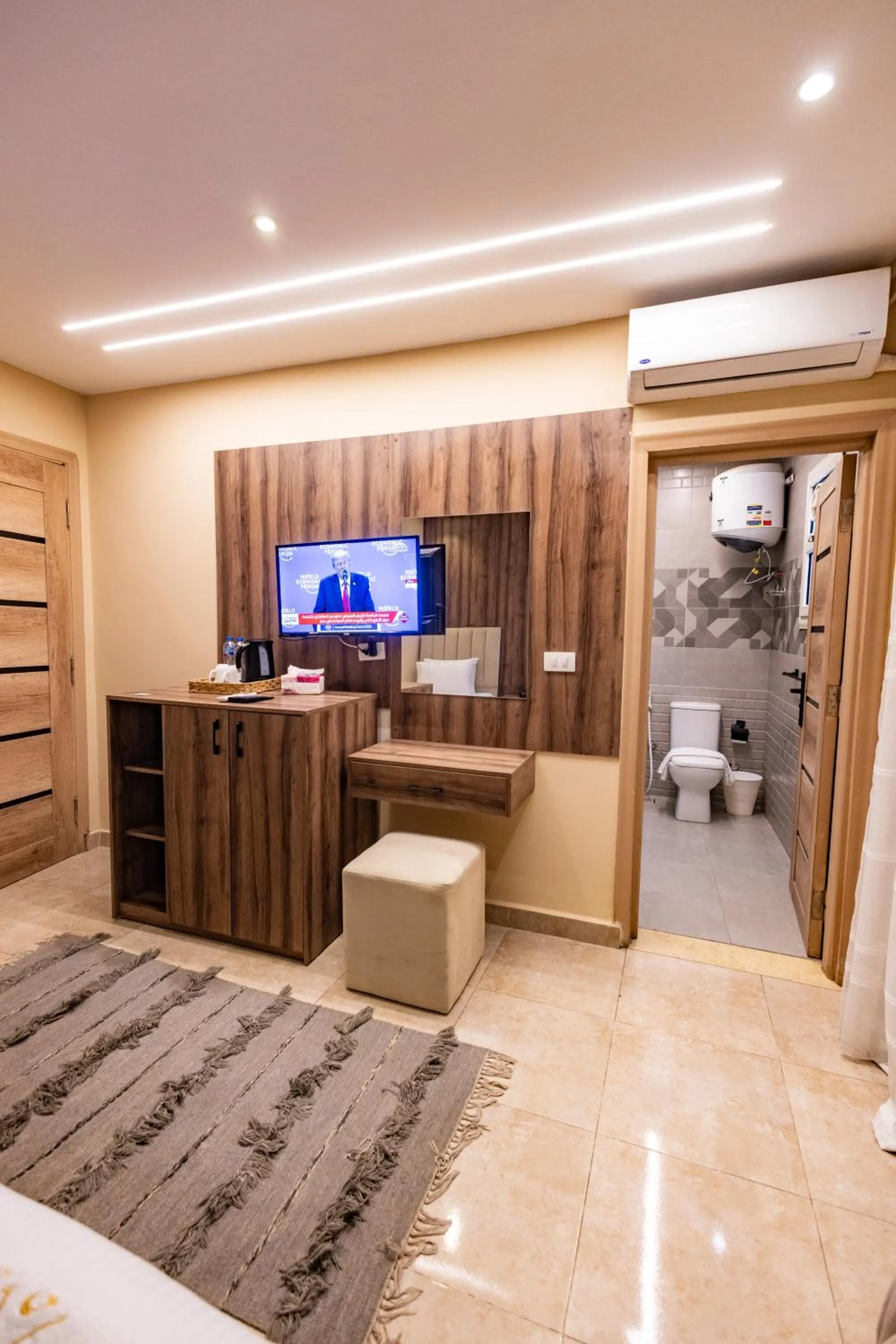 Photo of the whole room, Bed in The Palace Pyramids View Hotel