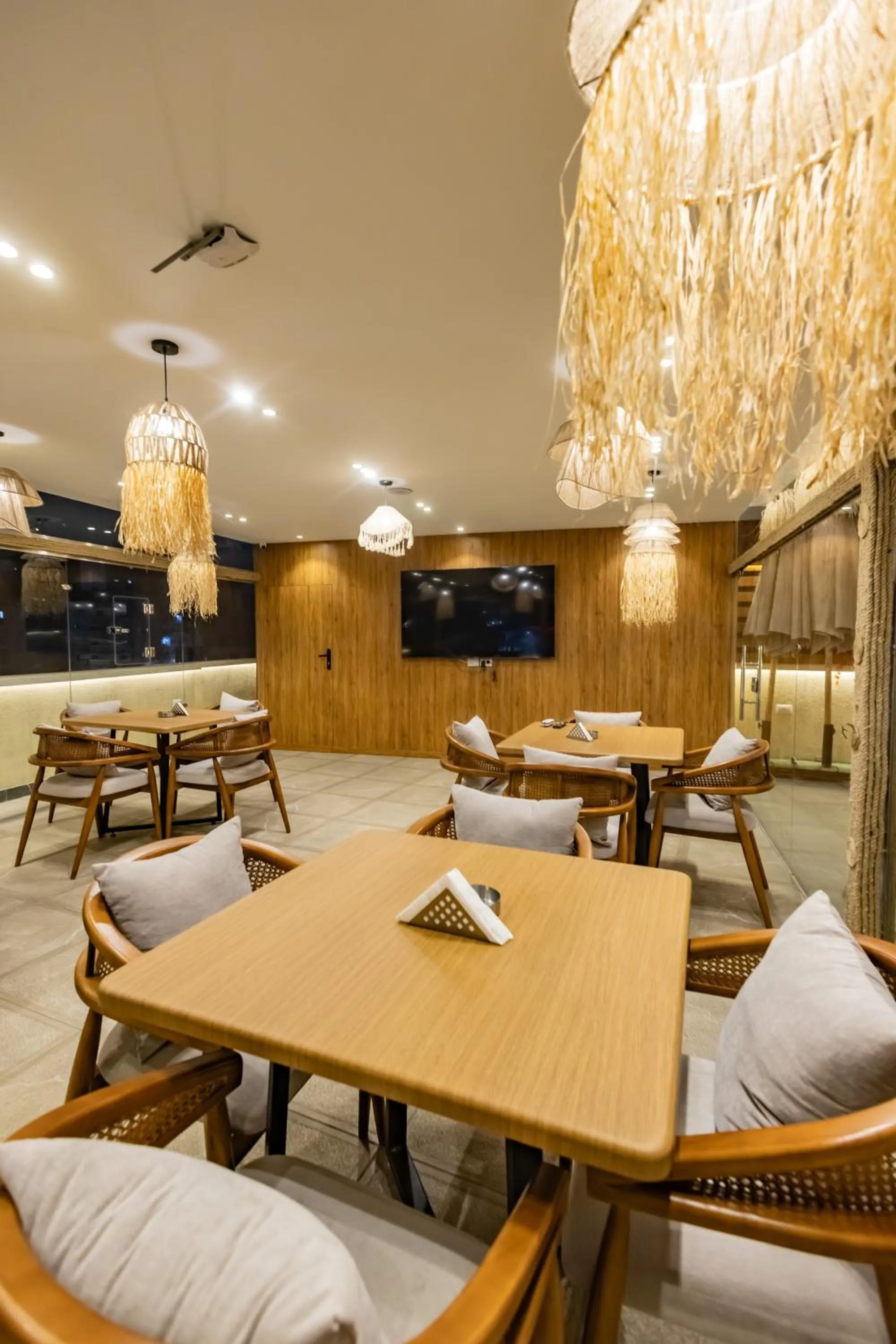 Restaurant/places to eat in The Palace Pyramids View Hotel