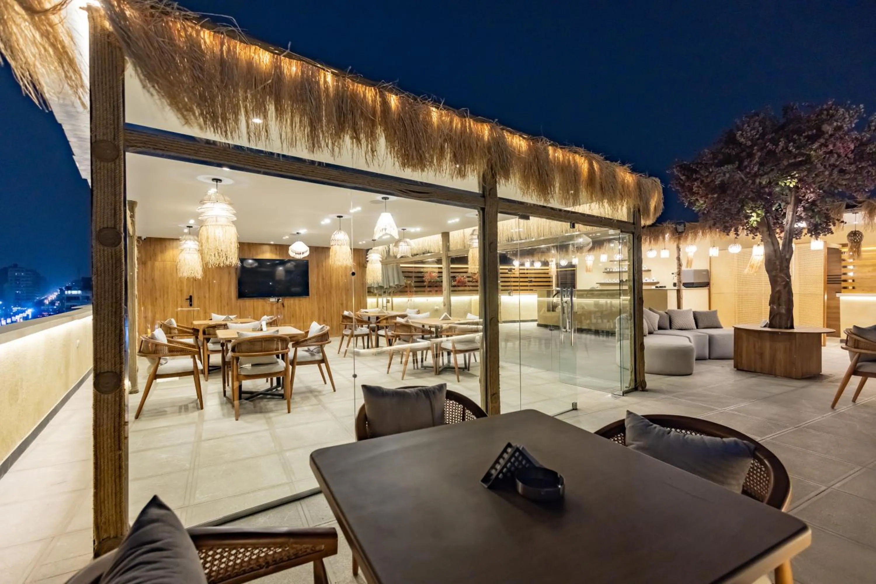 Restaurant/places to eat in The Palace Pyramids View Hotel