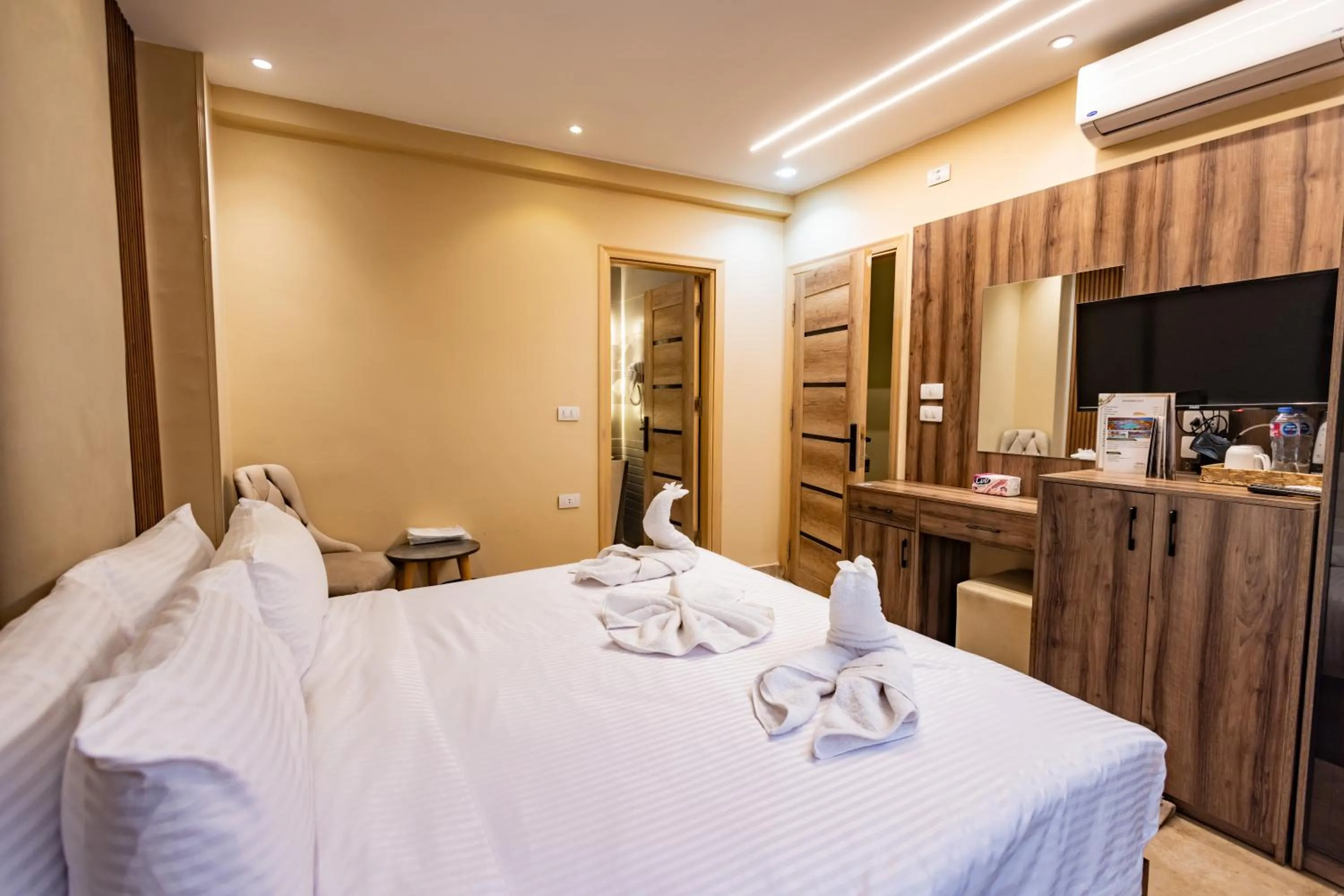 TV and multimedia, Bed in The Palace Pyramids View Hotel