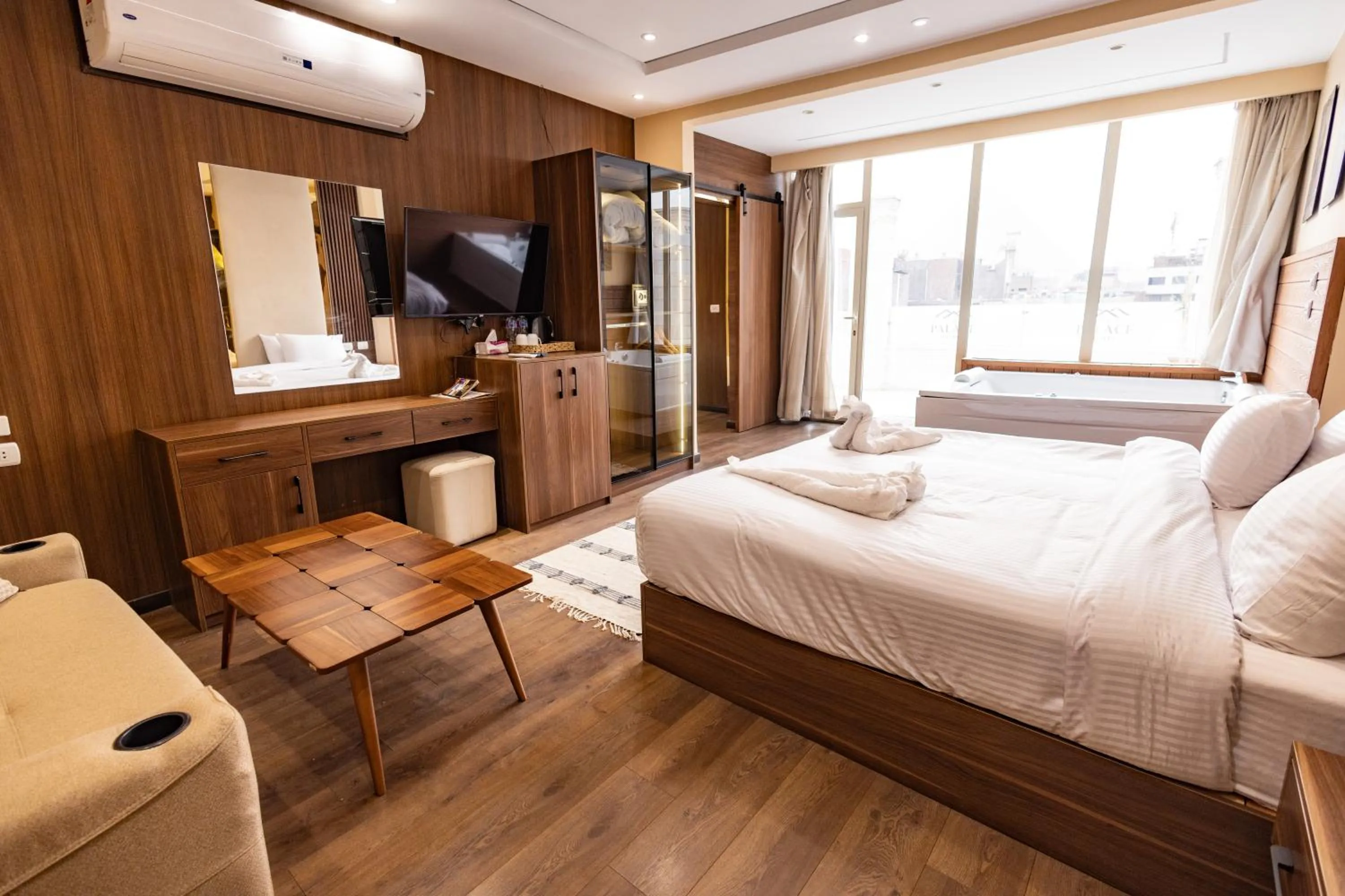 Photo of the whole room, Bed in The Palace Pyramids View Hotel