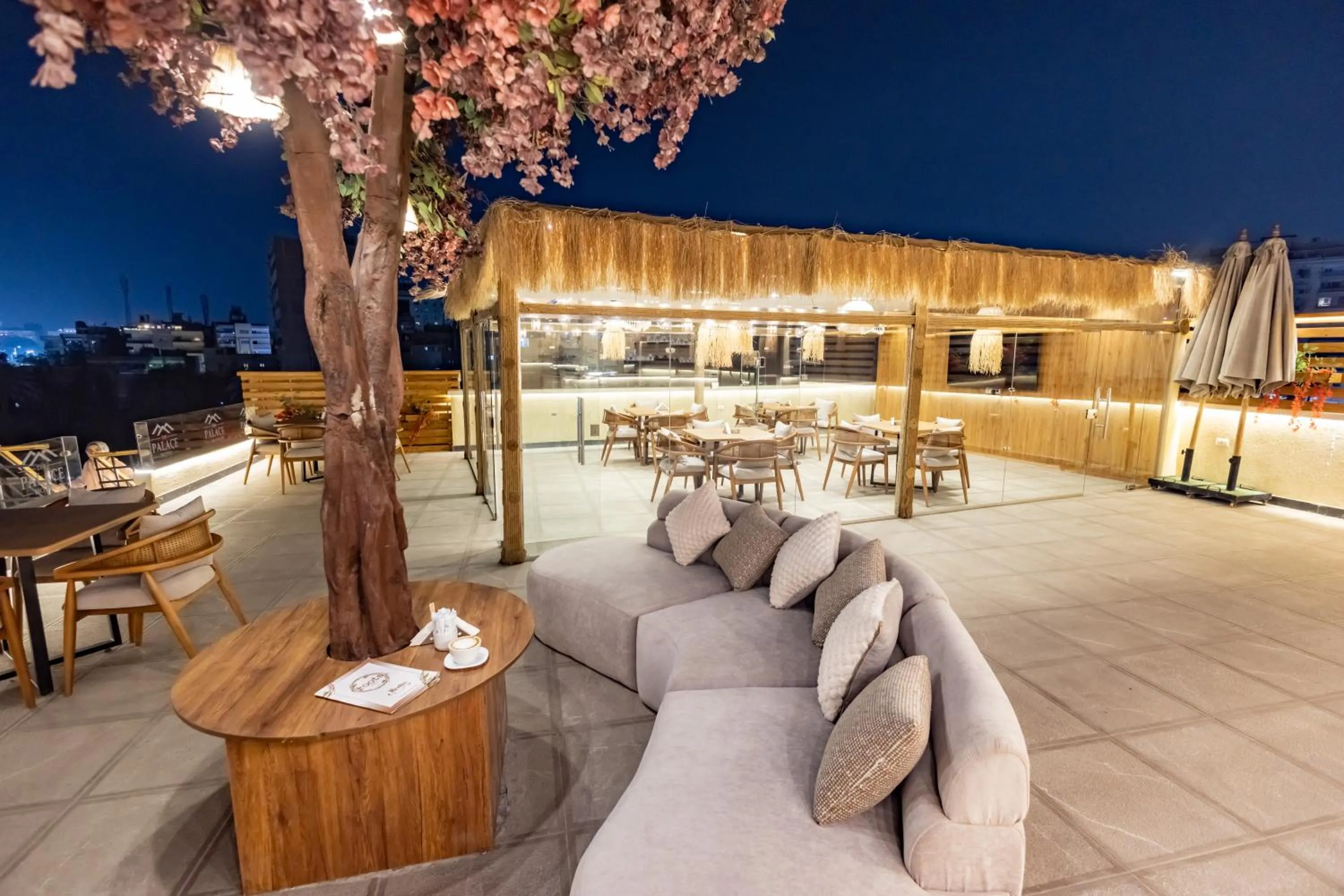 Restaurant/places to eat in The Palace Pyramids View Hotel