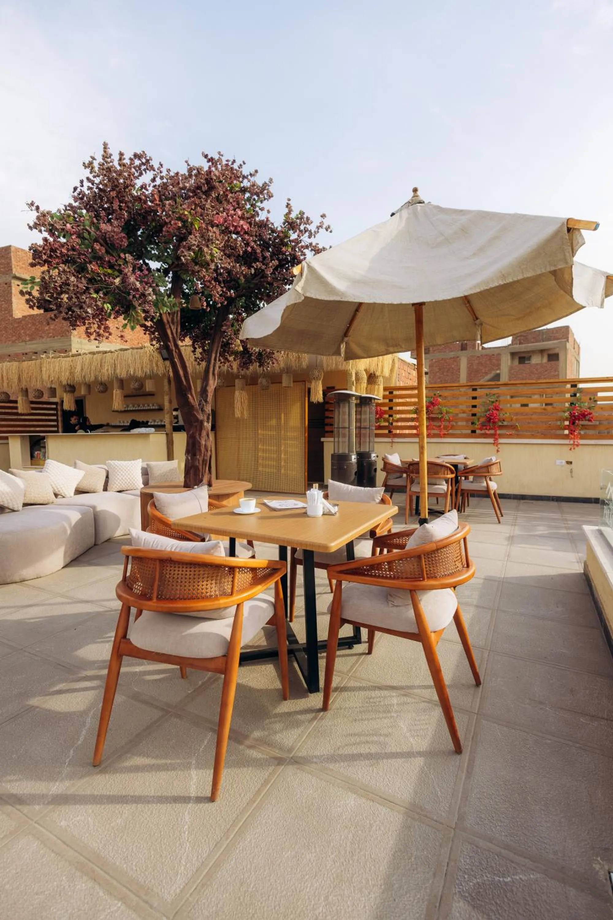 Restaurant/places to eat in The Palace Pyramids View Hotel