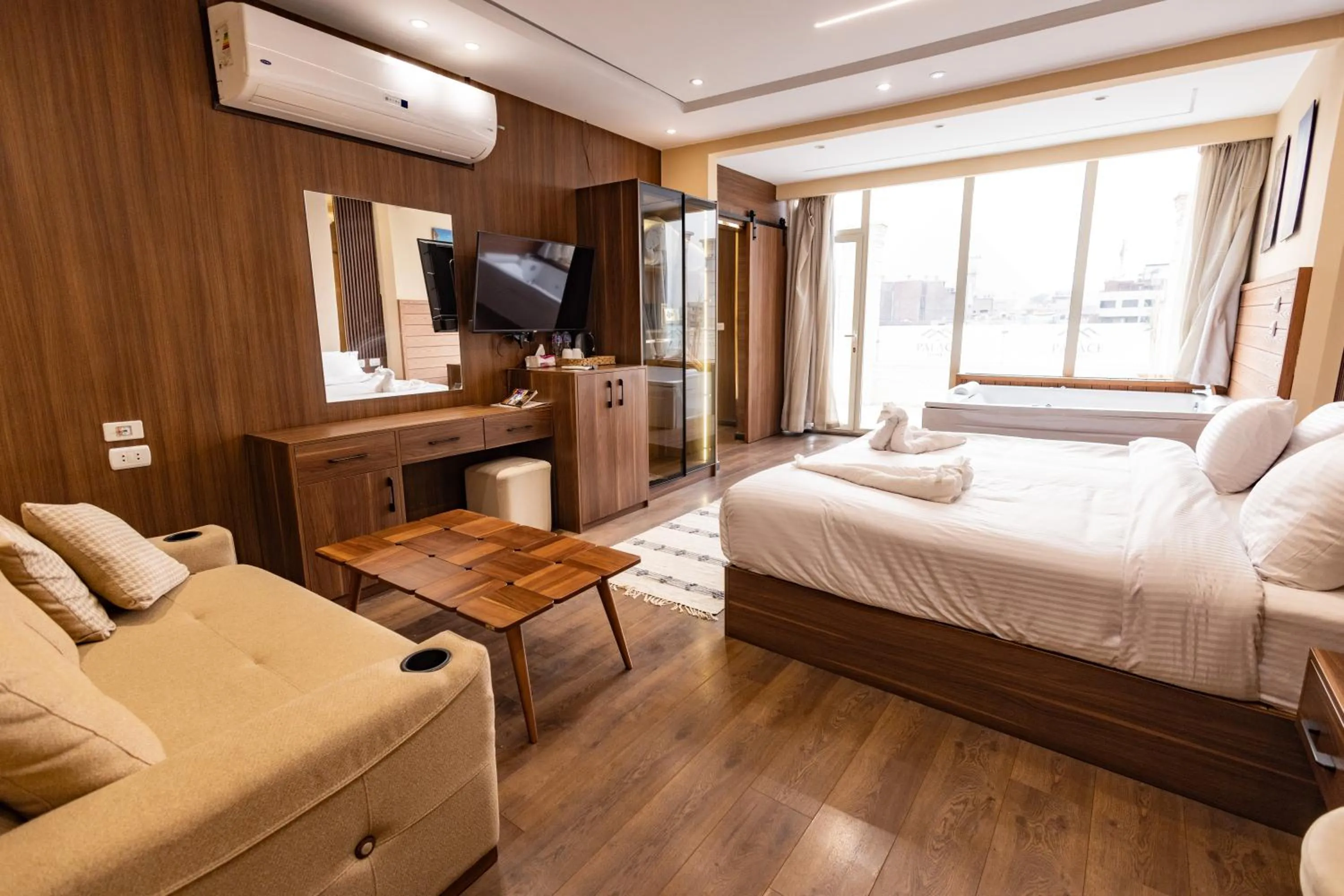 Photo of the whole room, Bed in The Palace Pyramids View Hotel