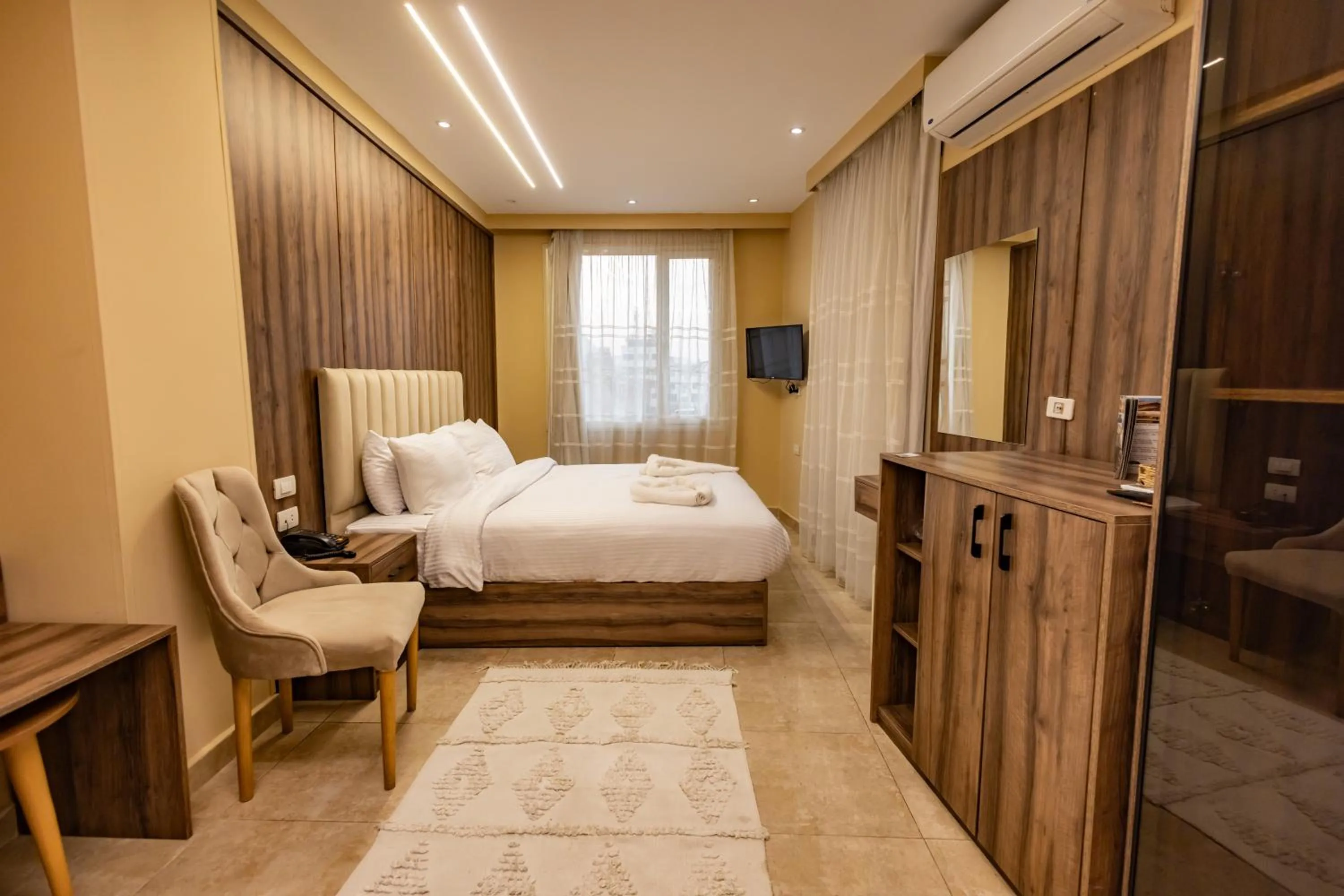 Photo of the whole room, Bed in The Palace Pyramids View Hotel