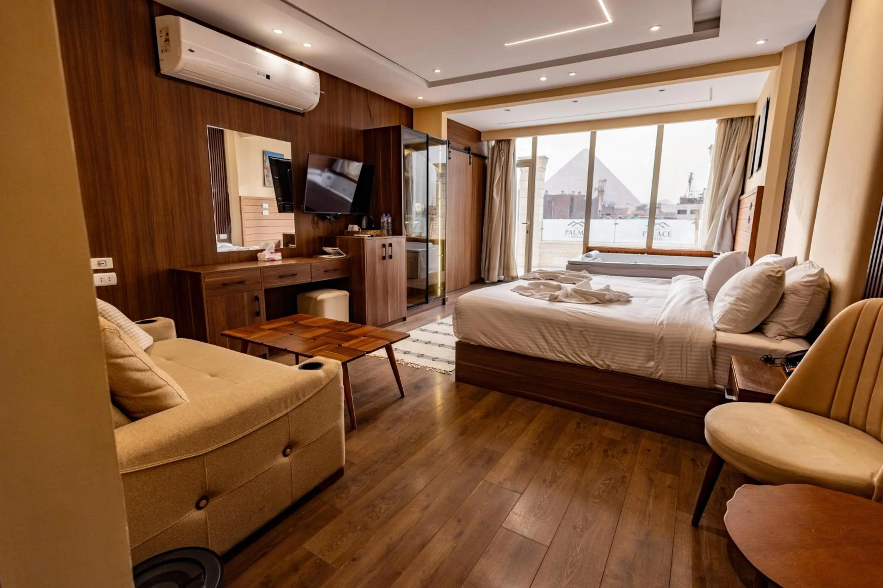 Nearby landmark, Bed in The Palace Pyramids View Hotel