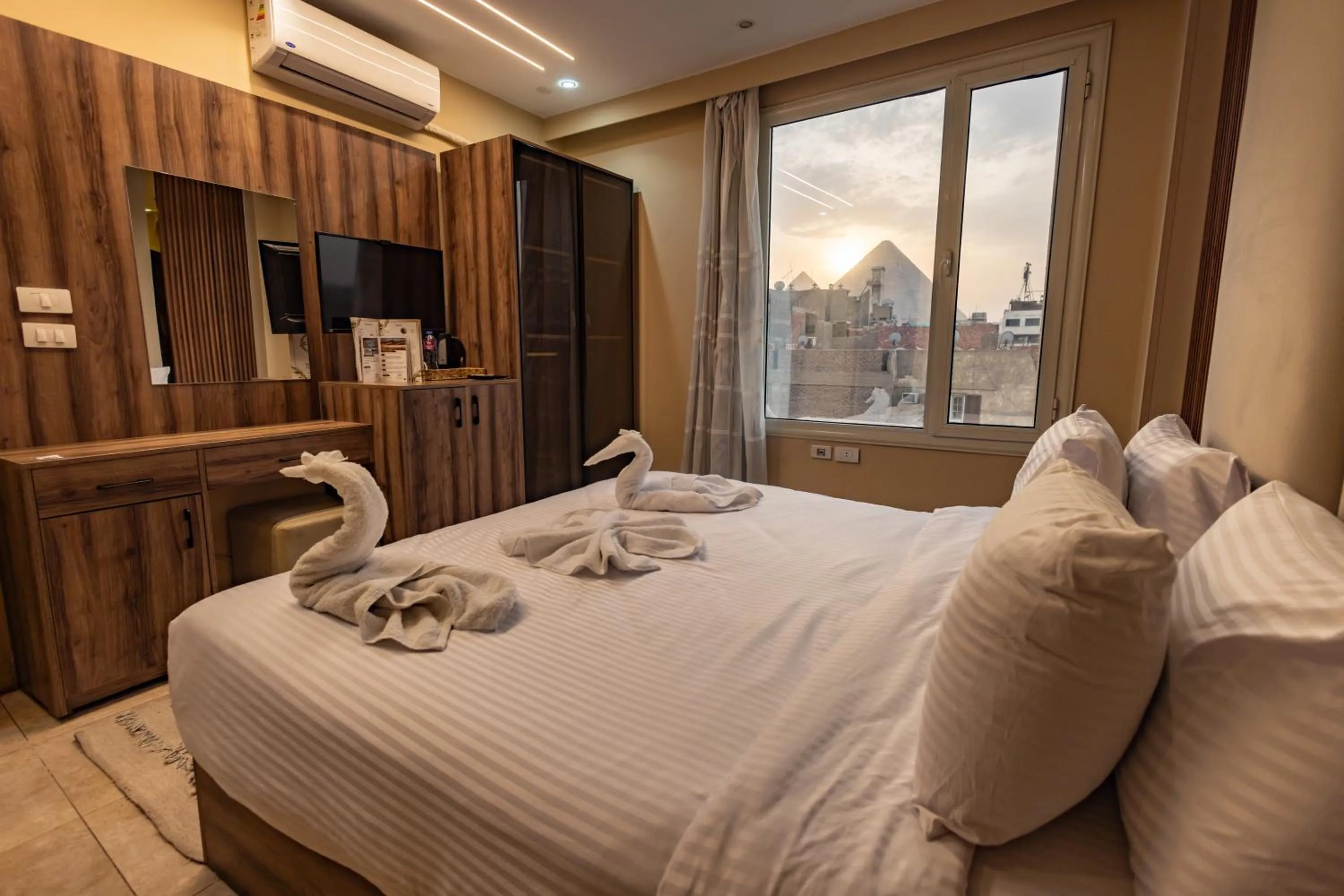 Nearby landmark, Bed in The Palace Pyramids View Hotel