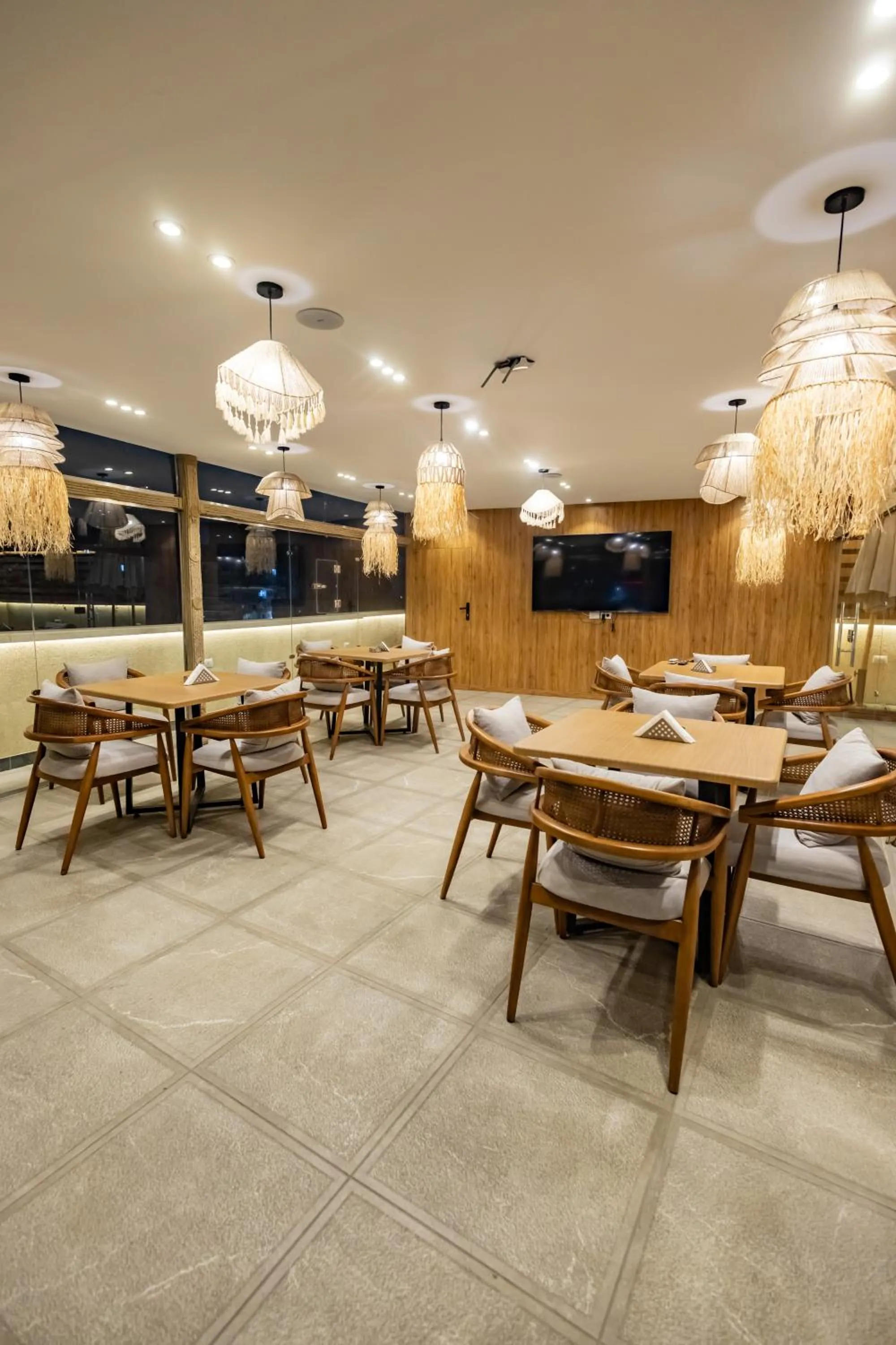 Restaurant/places to eat in The Palace Pyramids View Hotel